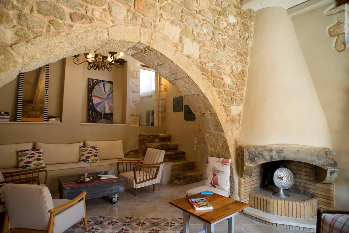 Joy: Artist's Stone House With Countryside Views photo 4