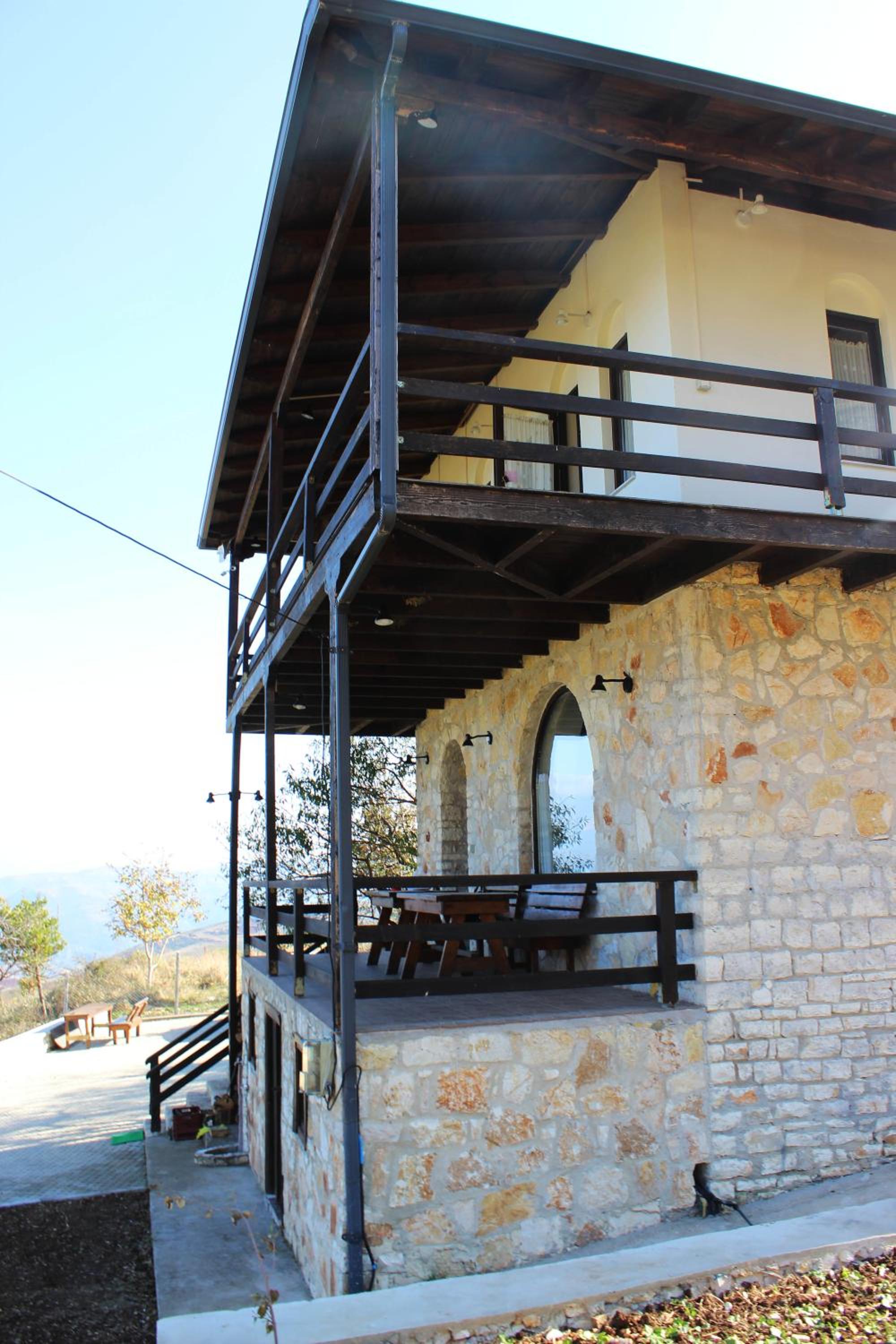 Quiet Villa Near Berat - Scenic Balcony & Garden