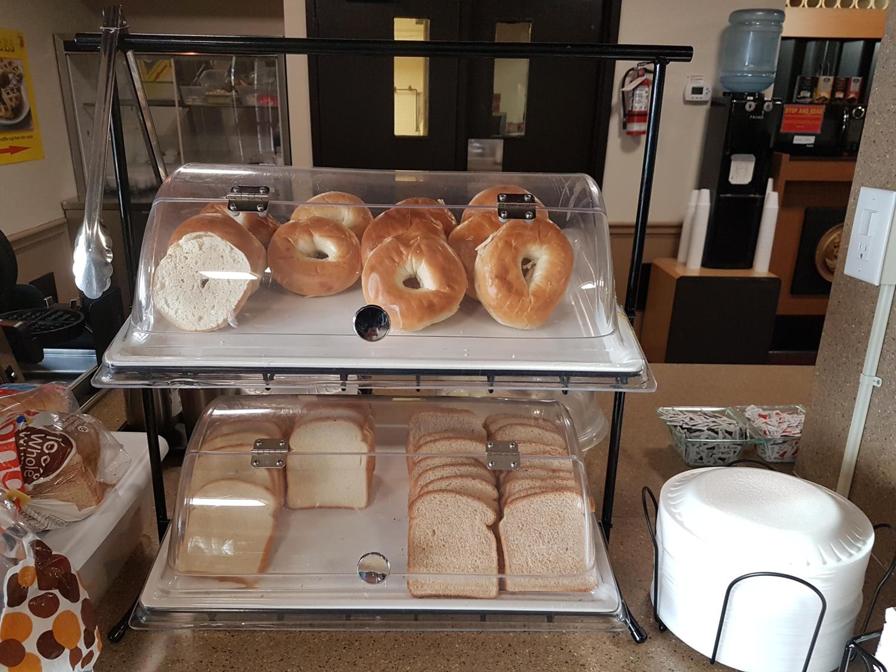 Brockville Vacations - Super 8 by Wyndham Brockville - Property Image 27