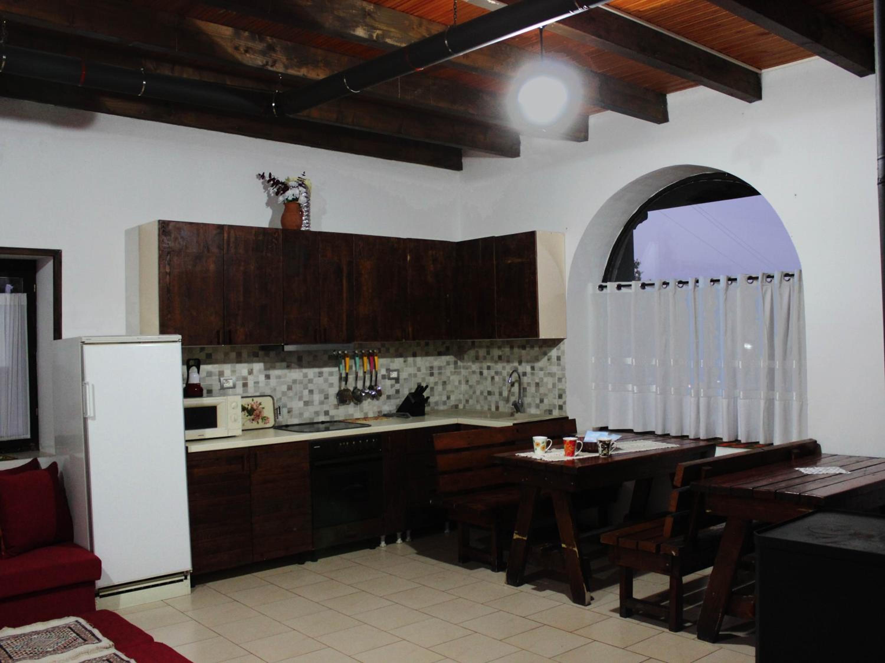 Quiet Villa Near Berat - Scenic Balcony & Garden