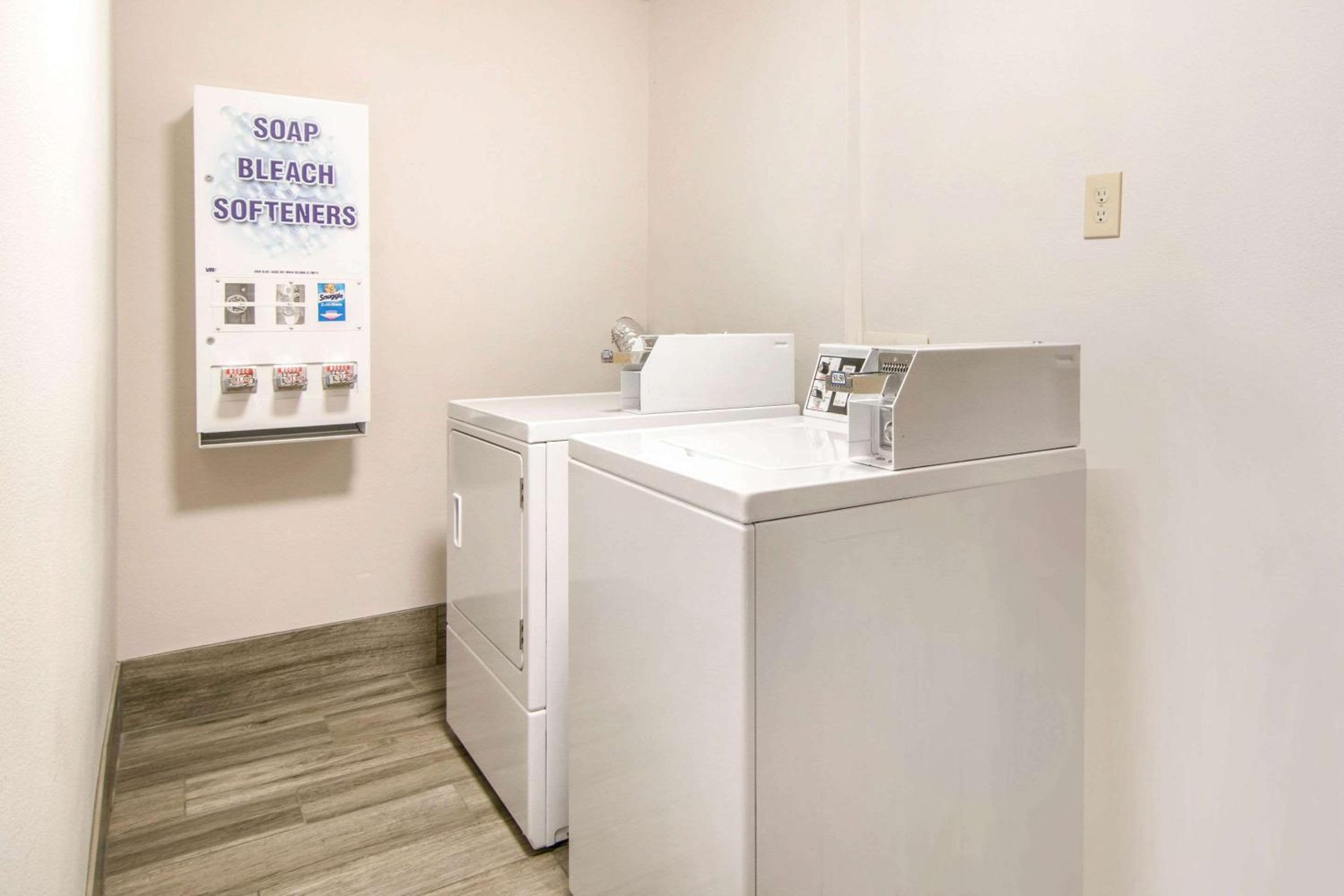 Albany Vacations - Quality Inn  Suites Albany Corvallis - Property Image 2