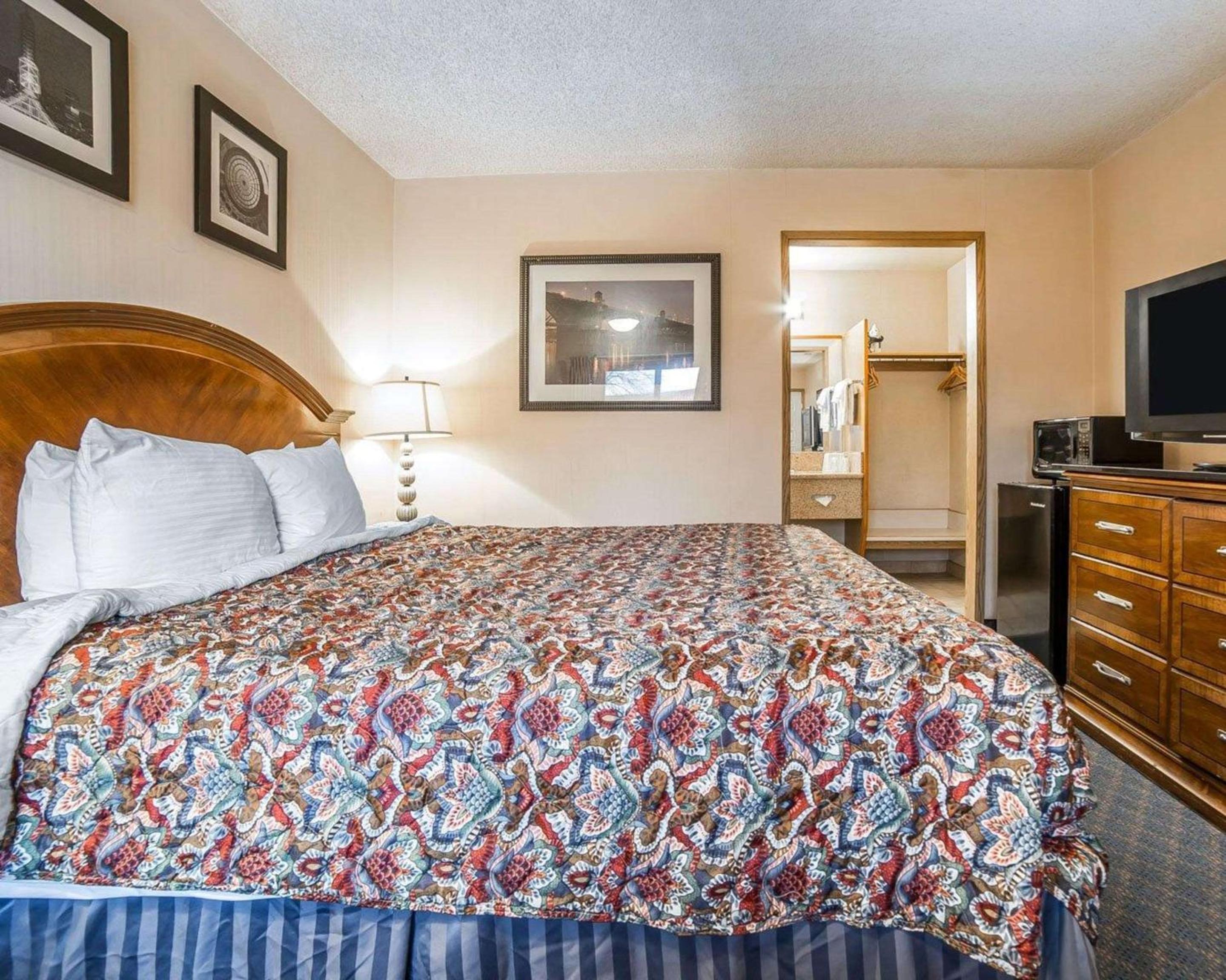 Baker City Vacations - Rodeway Inn - Property Image 17