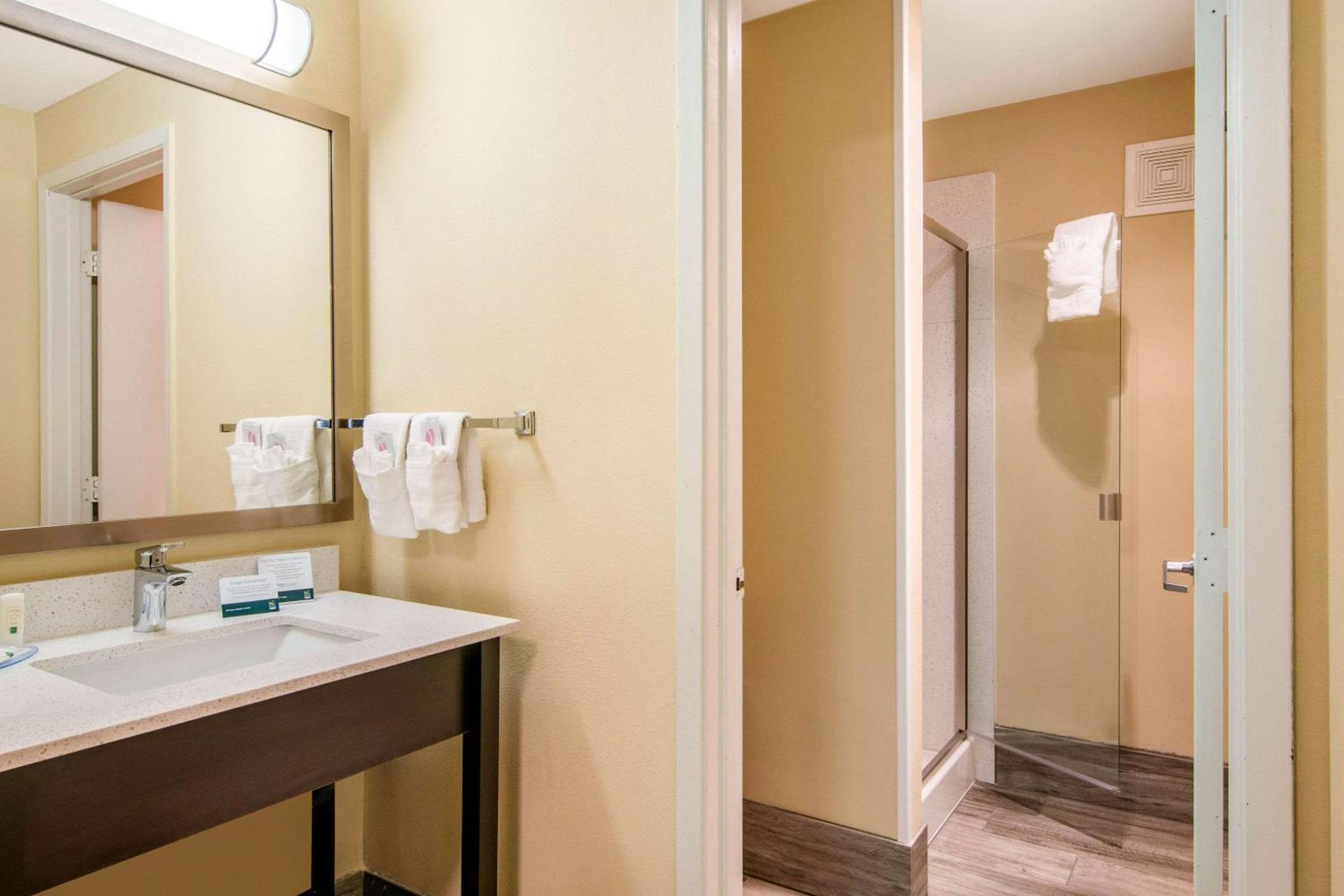 Albany Vacations - Quality Inn  Suites Albany Corvallis - Property Image 1