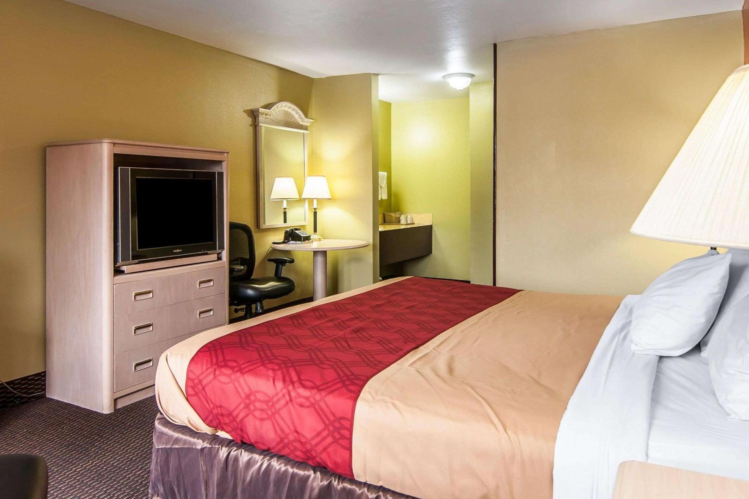 Albany Vacations - Rodeway Inn Willamette River - Property Image 2