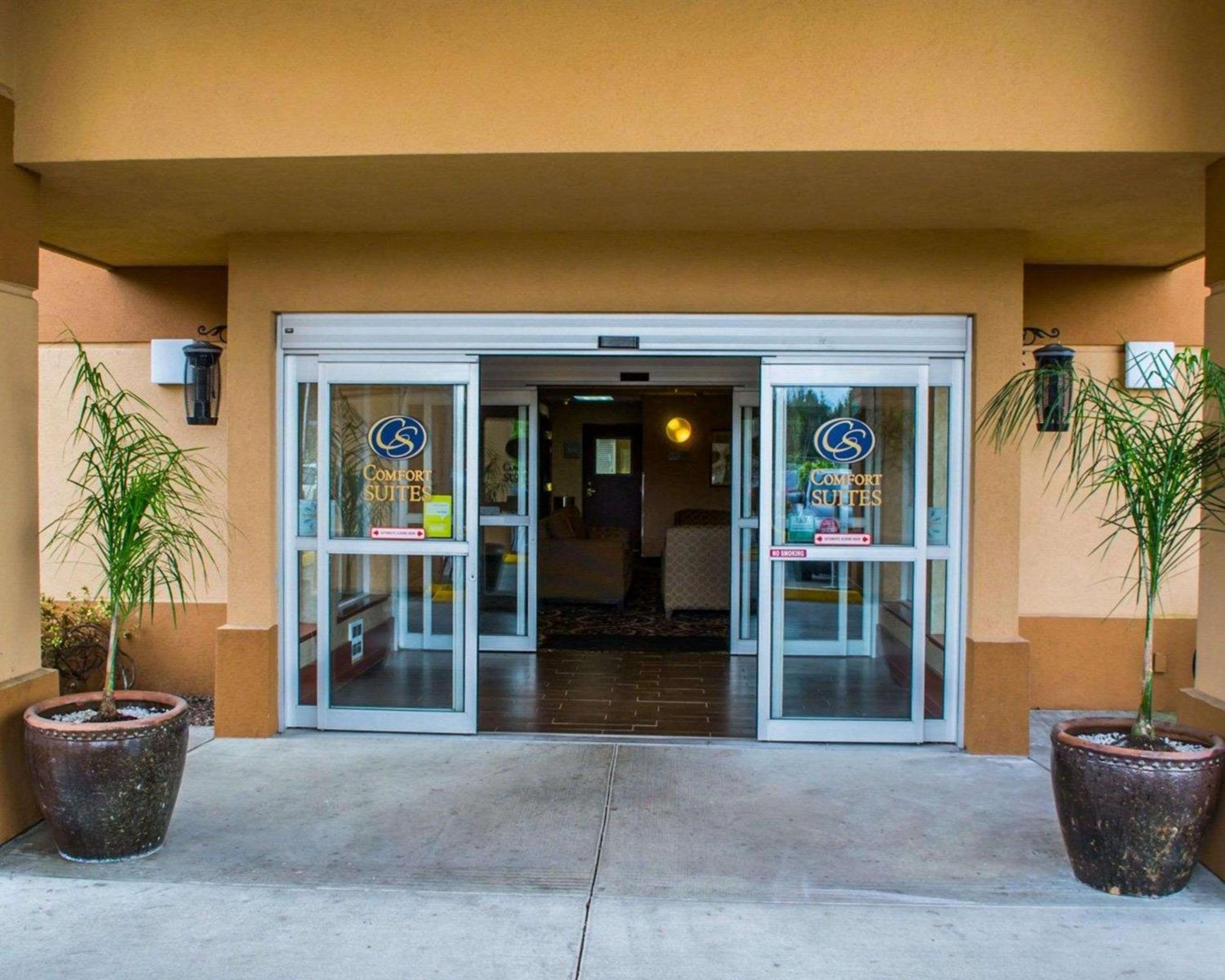 Portland Vacations - Comfort Suites Portland Southwest - Property Image 1