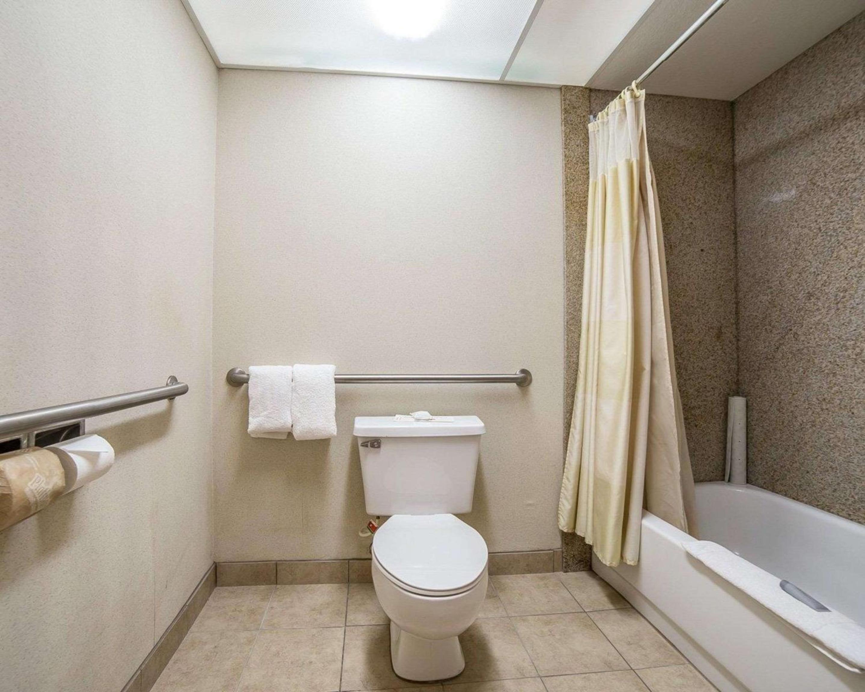 Baker City Vacations - Rodeway Inn - Property Image 3