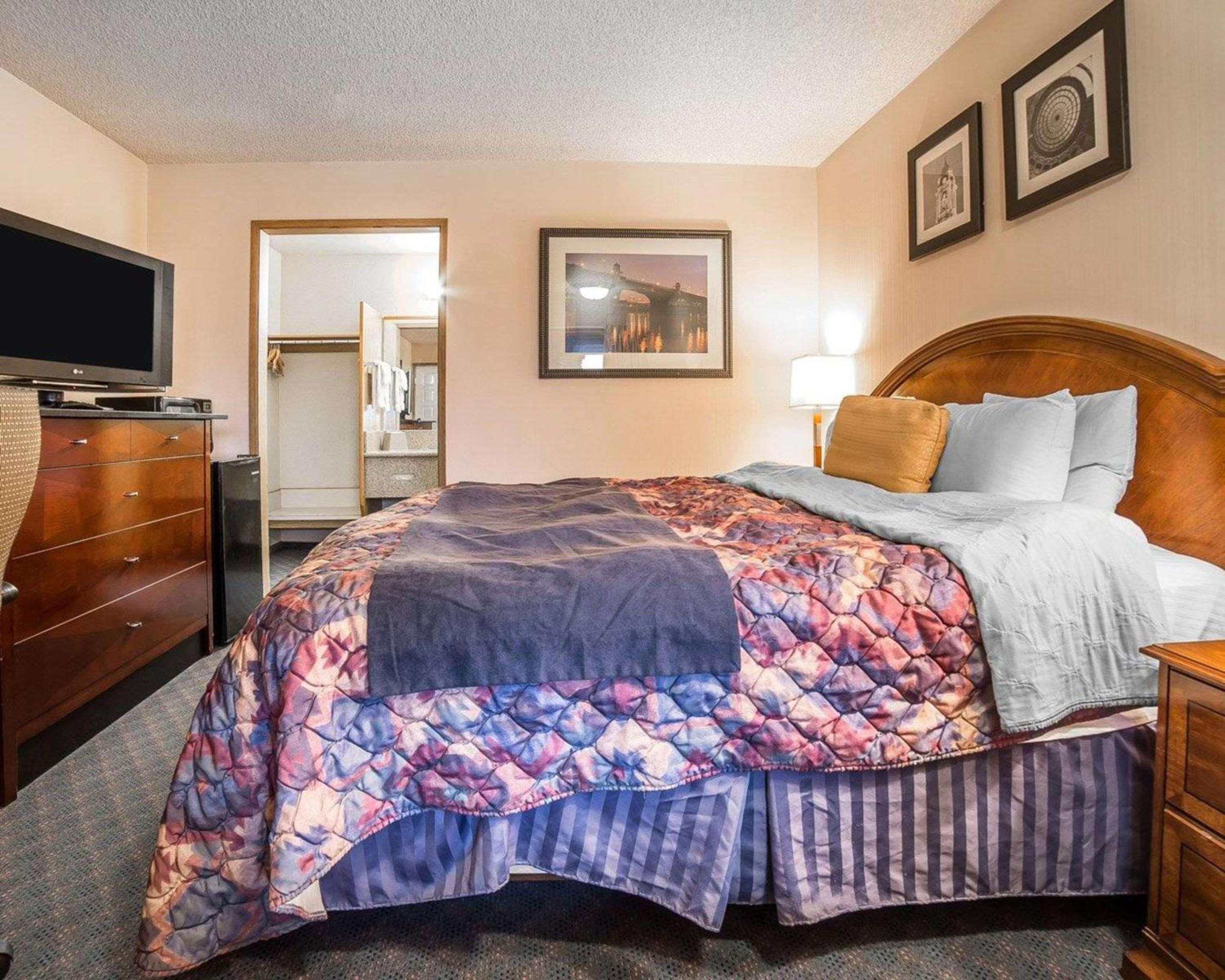 Baker City Vacations - Rodeway Inn - Property Image 8