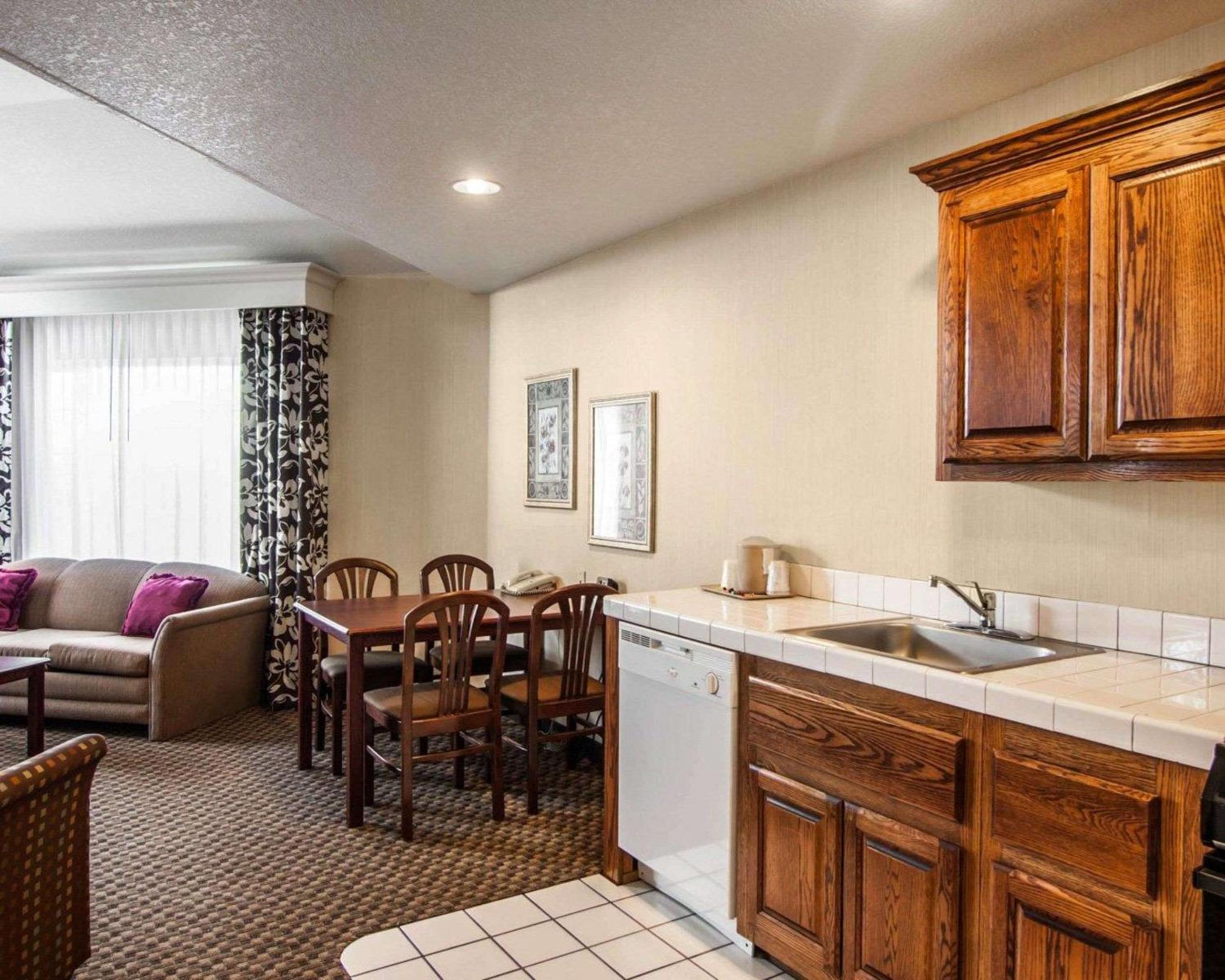 Corvallis Vacations - Comfort Suites - Property Image 2