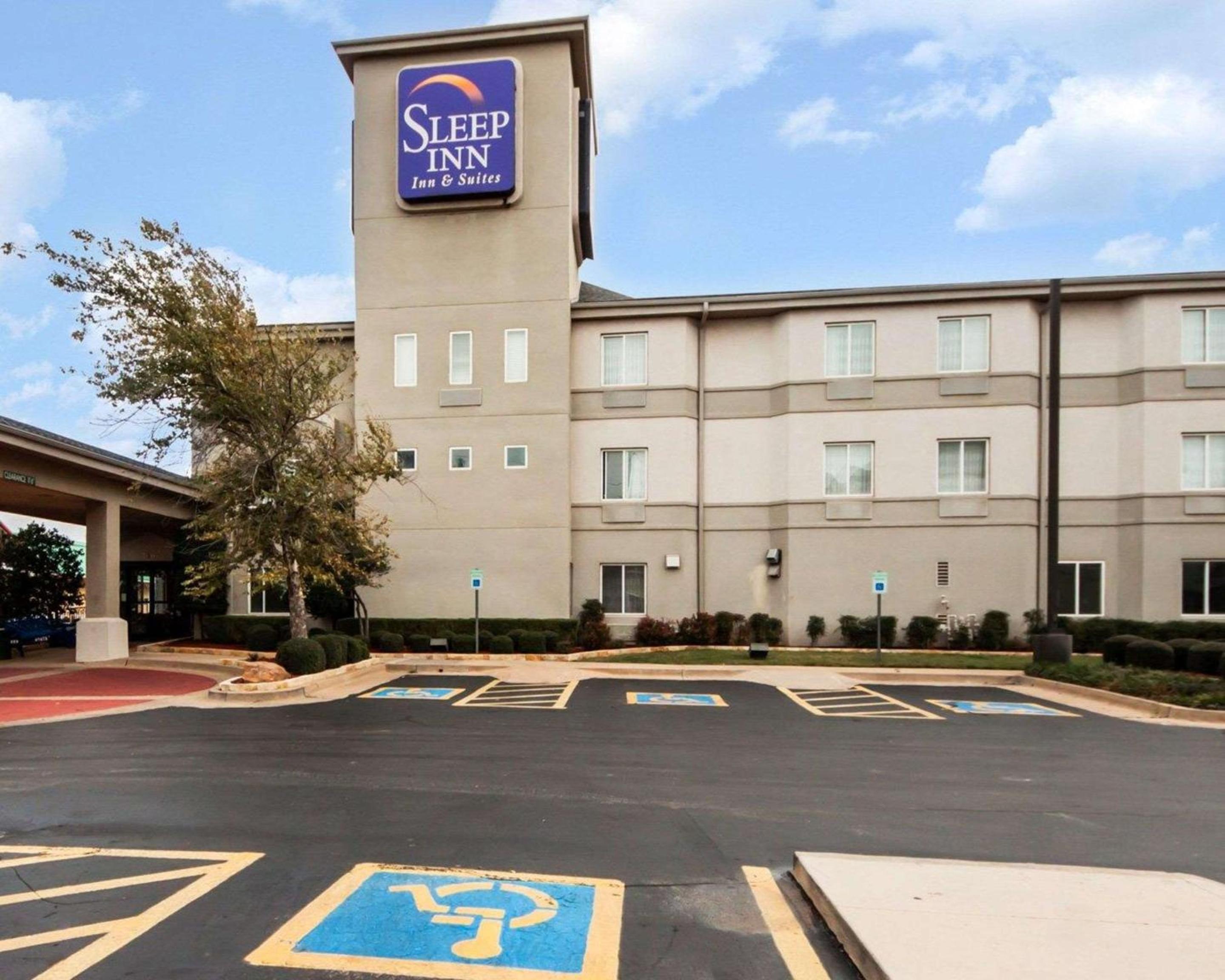 Hotel Sleep Inn & Suites Edmond near University - Image 1