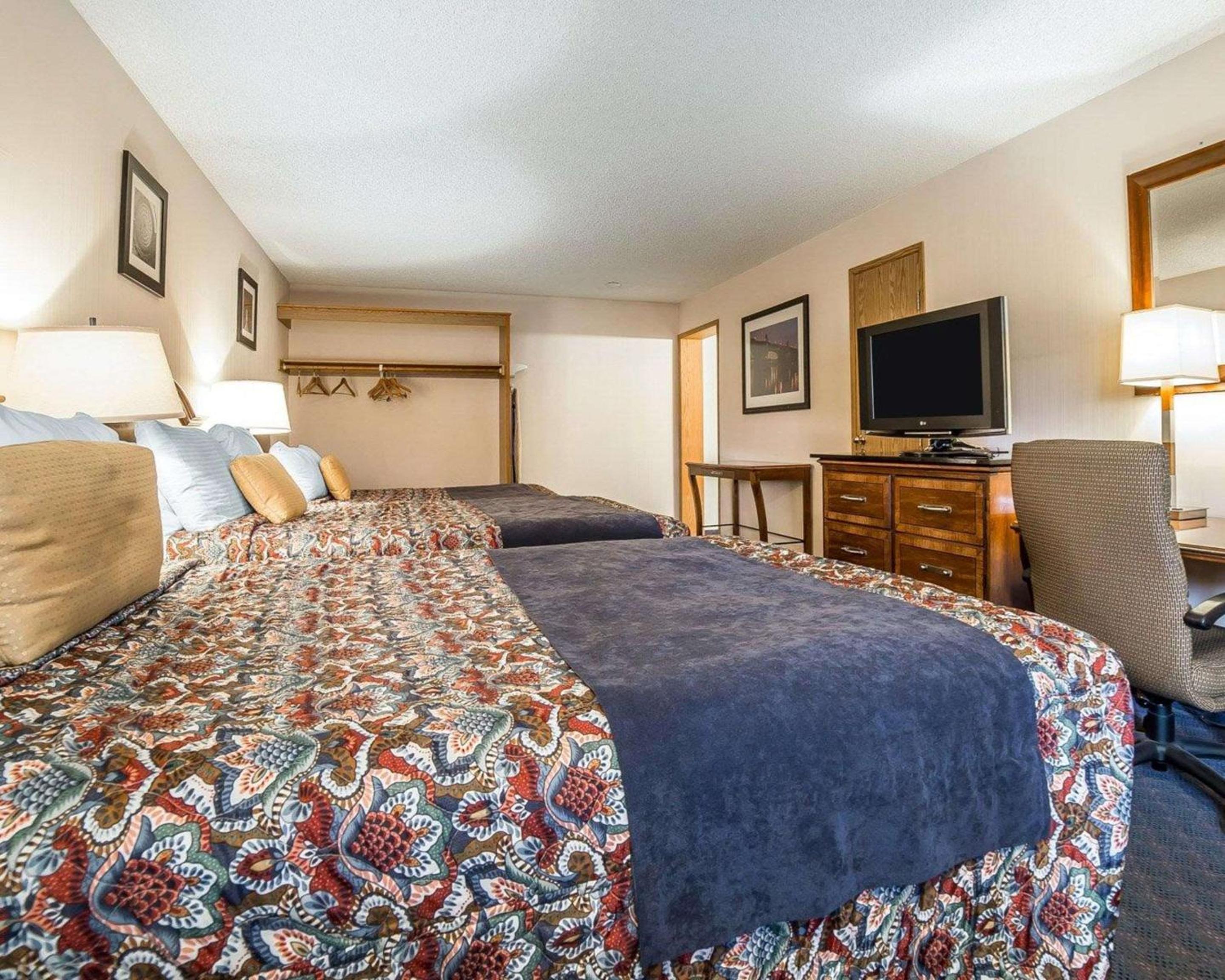 Baker City Vacations - Rodeway Inn - Property Image 12