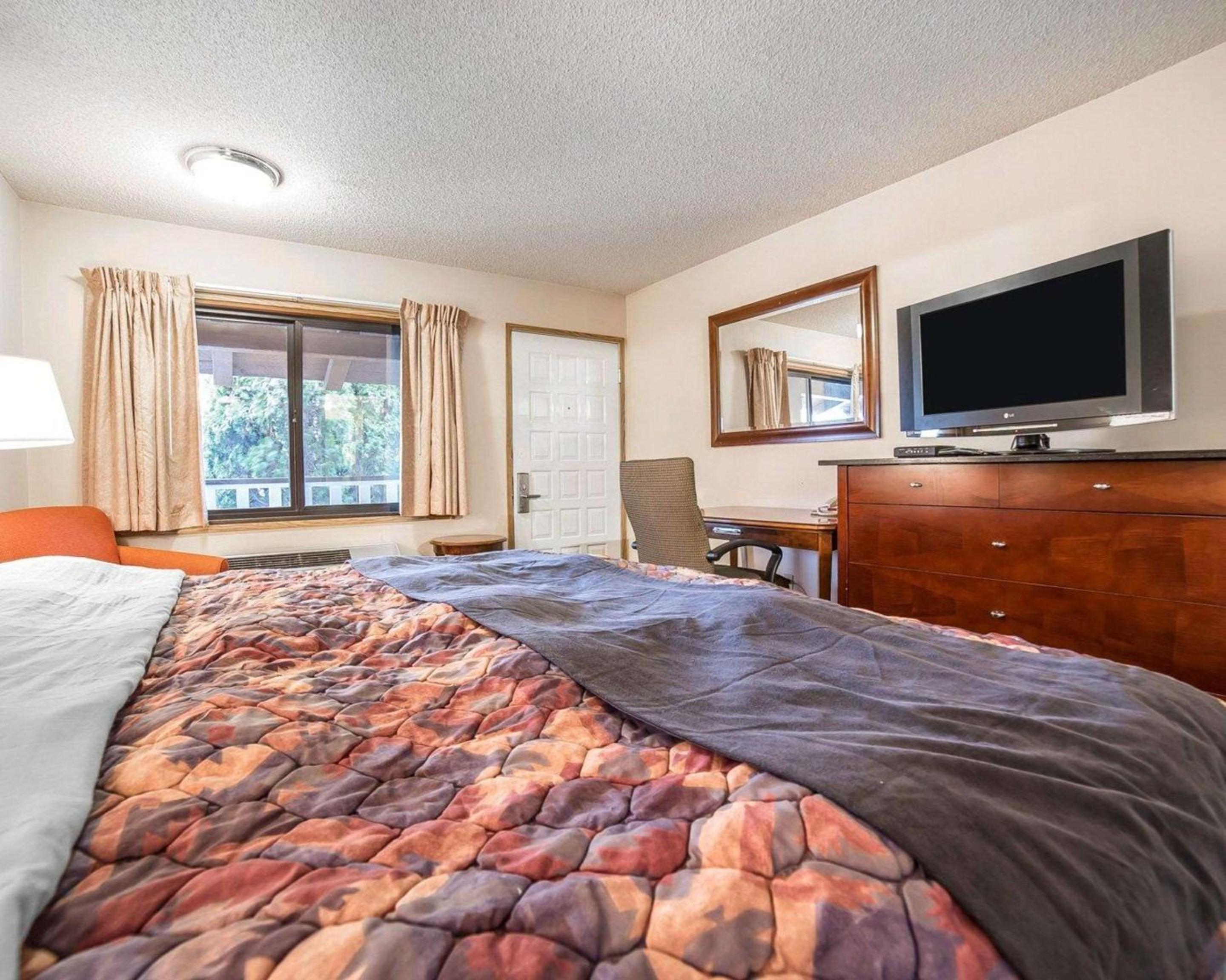 Baker City Vacations - Rodeway Inn - Property Image 14