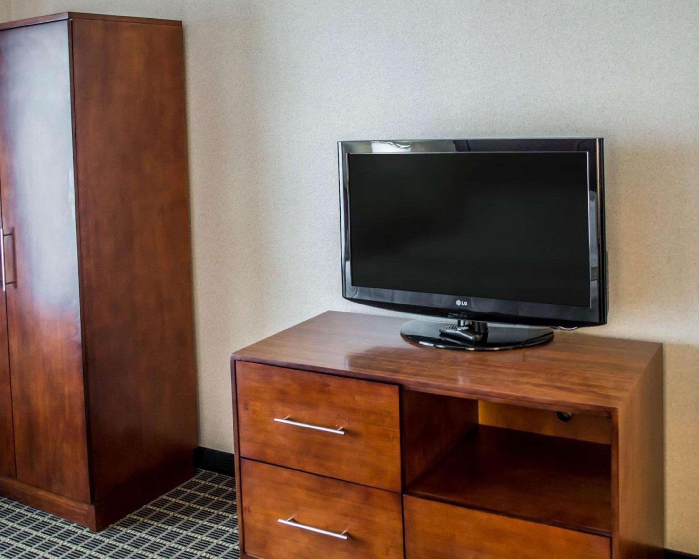 Portland Vacations - Comfort Suites Portland Southwest - Property Image 10