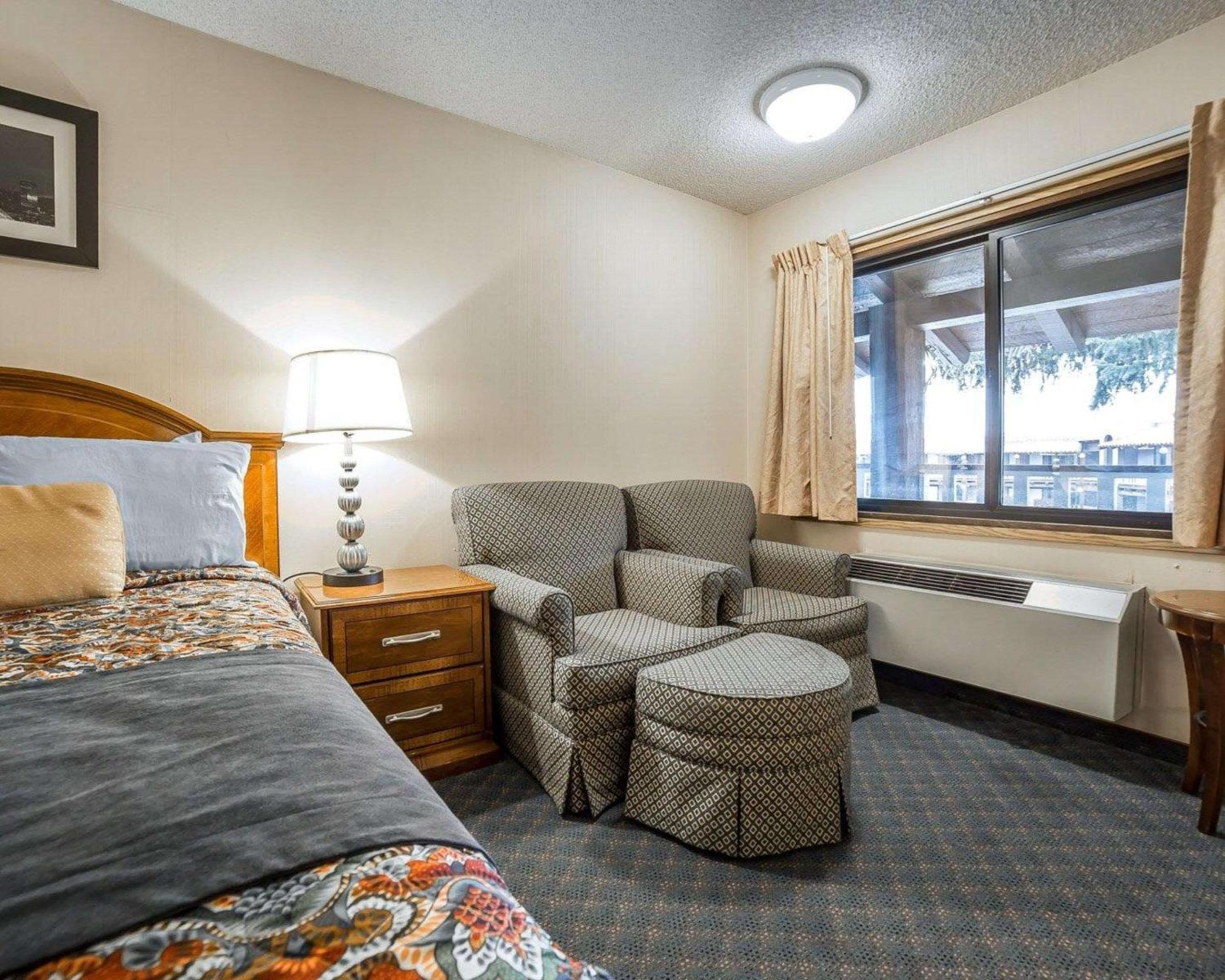 Baker City Vacations - Rodeway Inn - Property Image 10