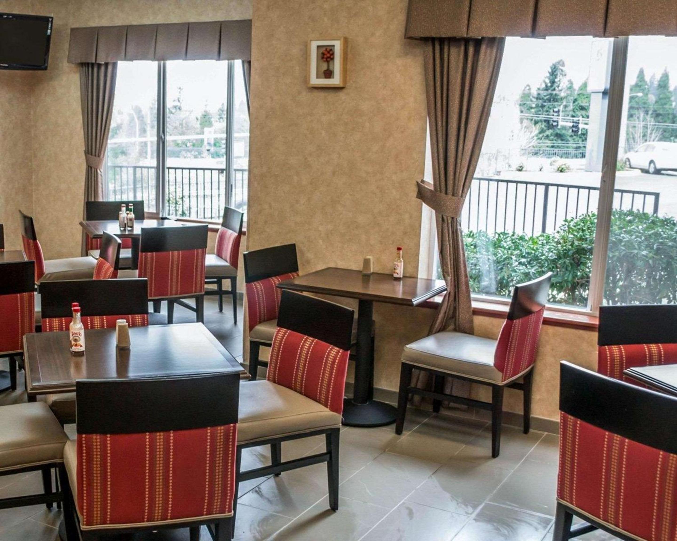 Portland Vacations - Comfort Suites Portland Southwest - Property Image 17