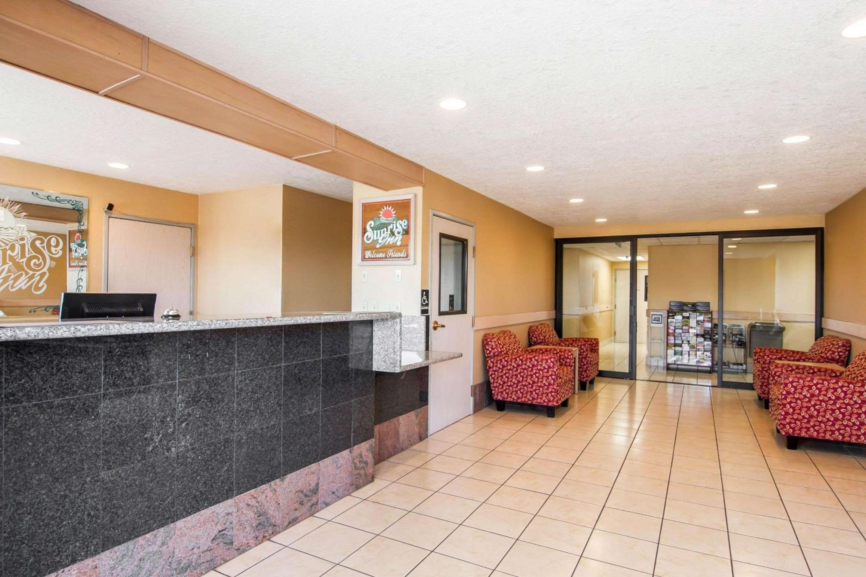 Albany Vacations - Bridgeway Inn  Suites - Property Image 3