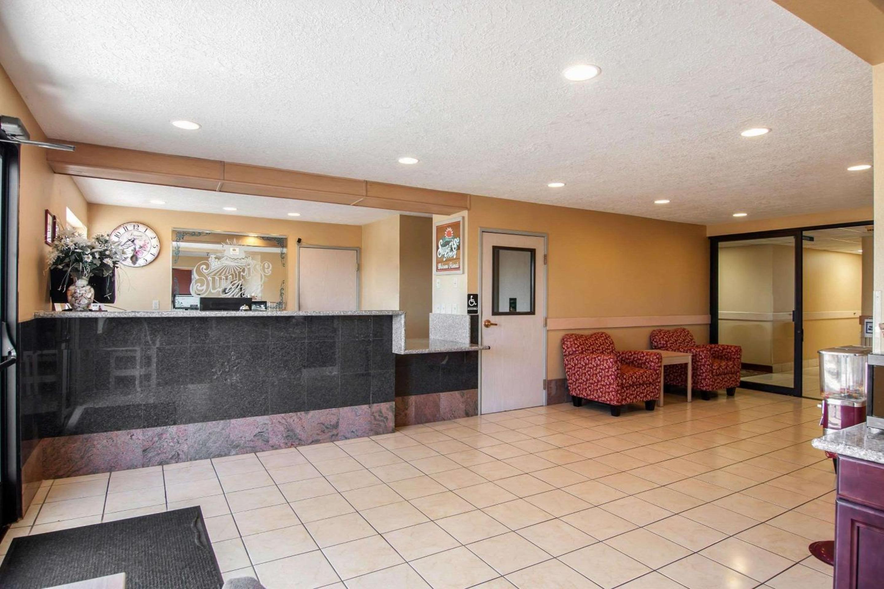 Albany Vacations - Bridgeway Inn  Suites - Property Image 4