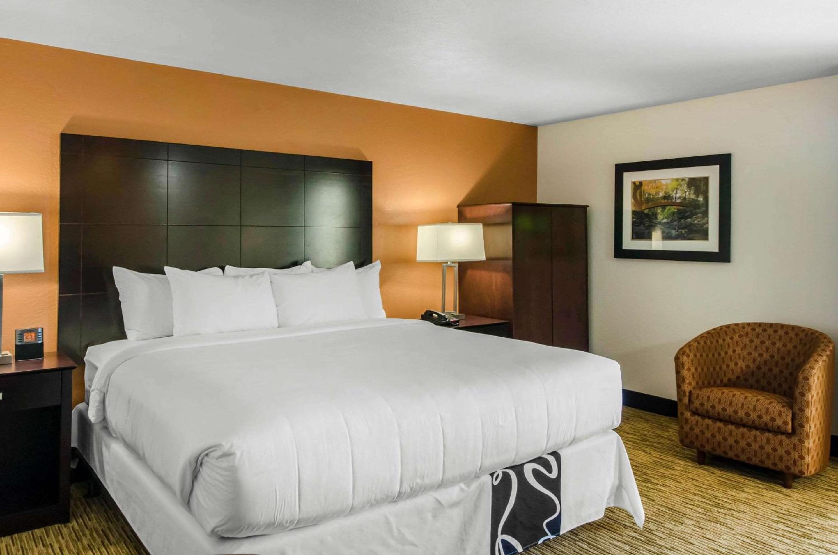 Ashland Vacations - Comfort Inn  Suites Ashland - Property Image 11
