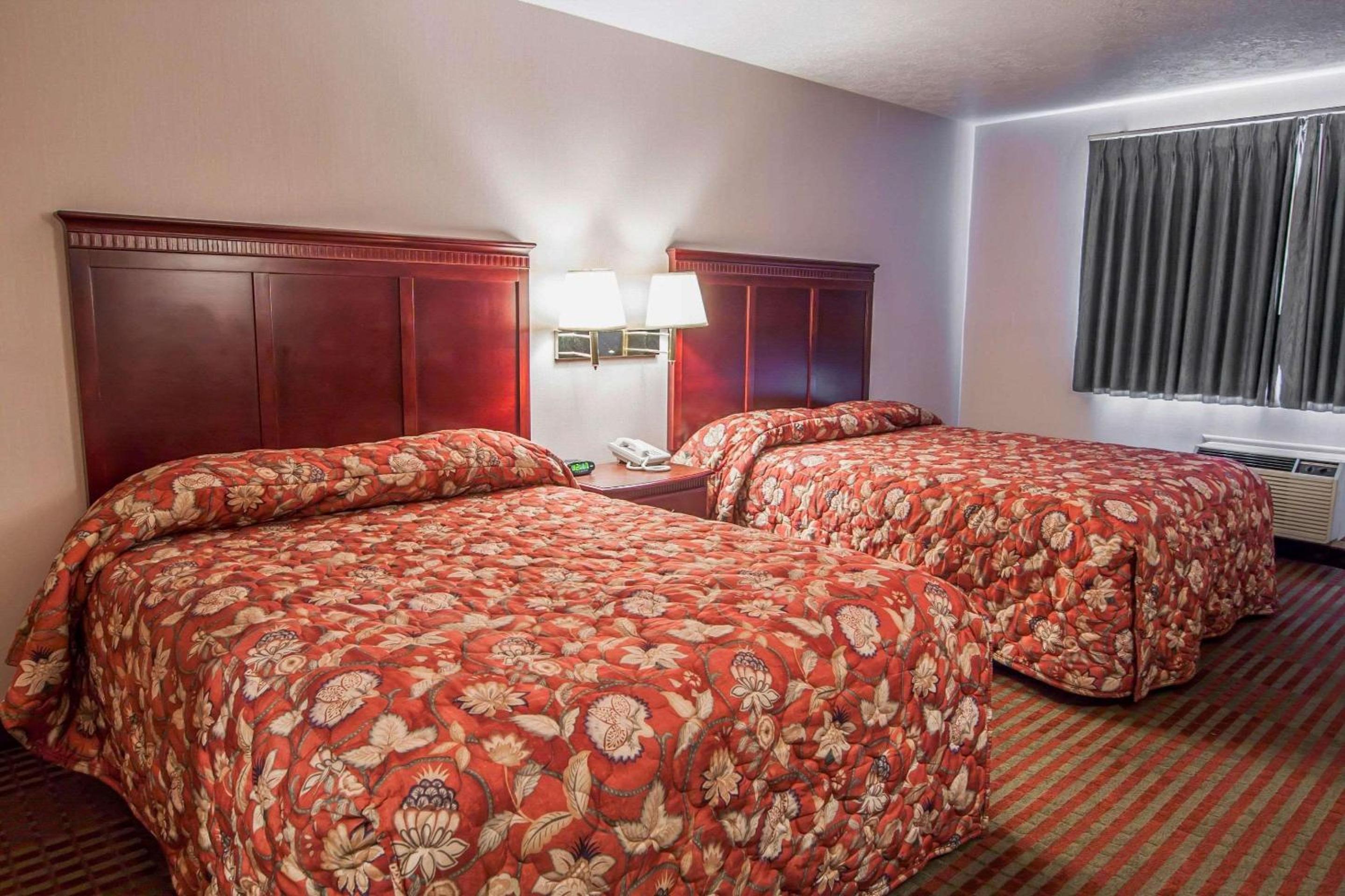 Bridgeway Inn & Suites