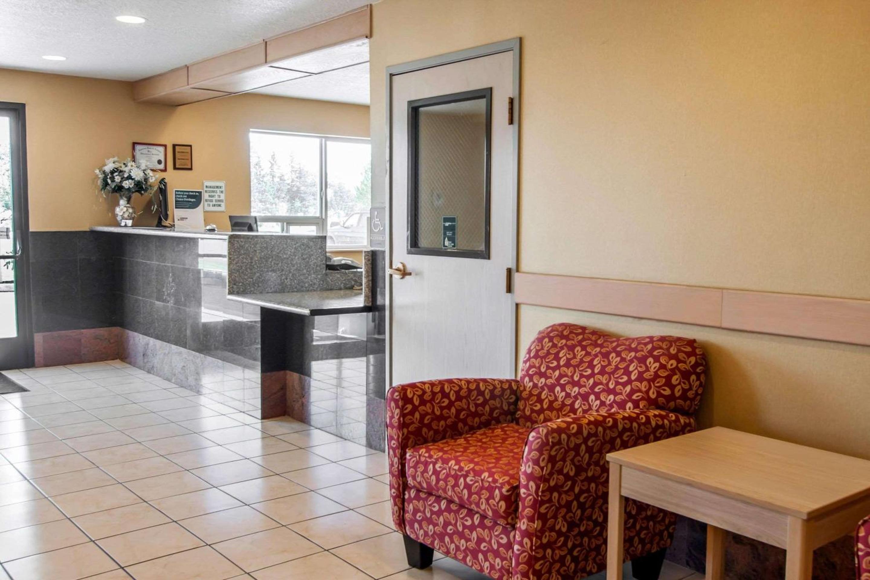 Bridgeway Inn & Suites