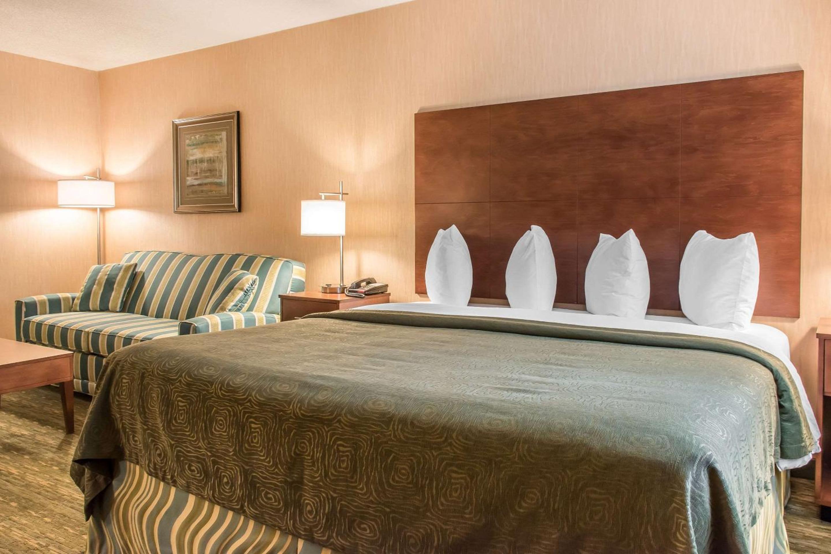 Bedford Vacations - Quality Inn - Property Image 5