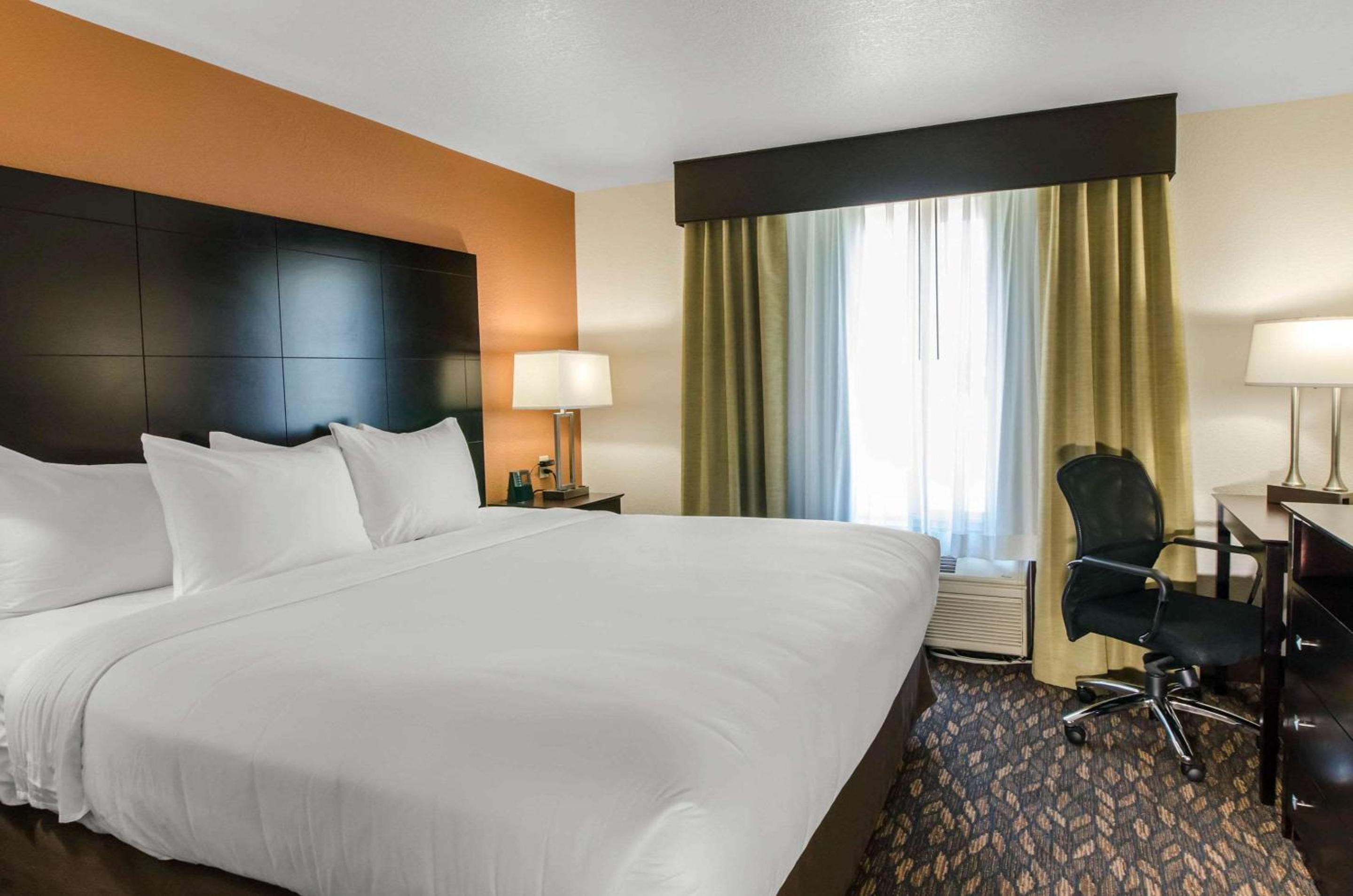 Ashland Vacations - Comfort Inn Suites Ashland - Property Image 20