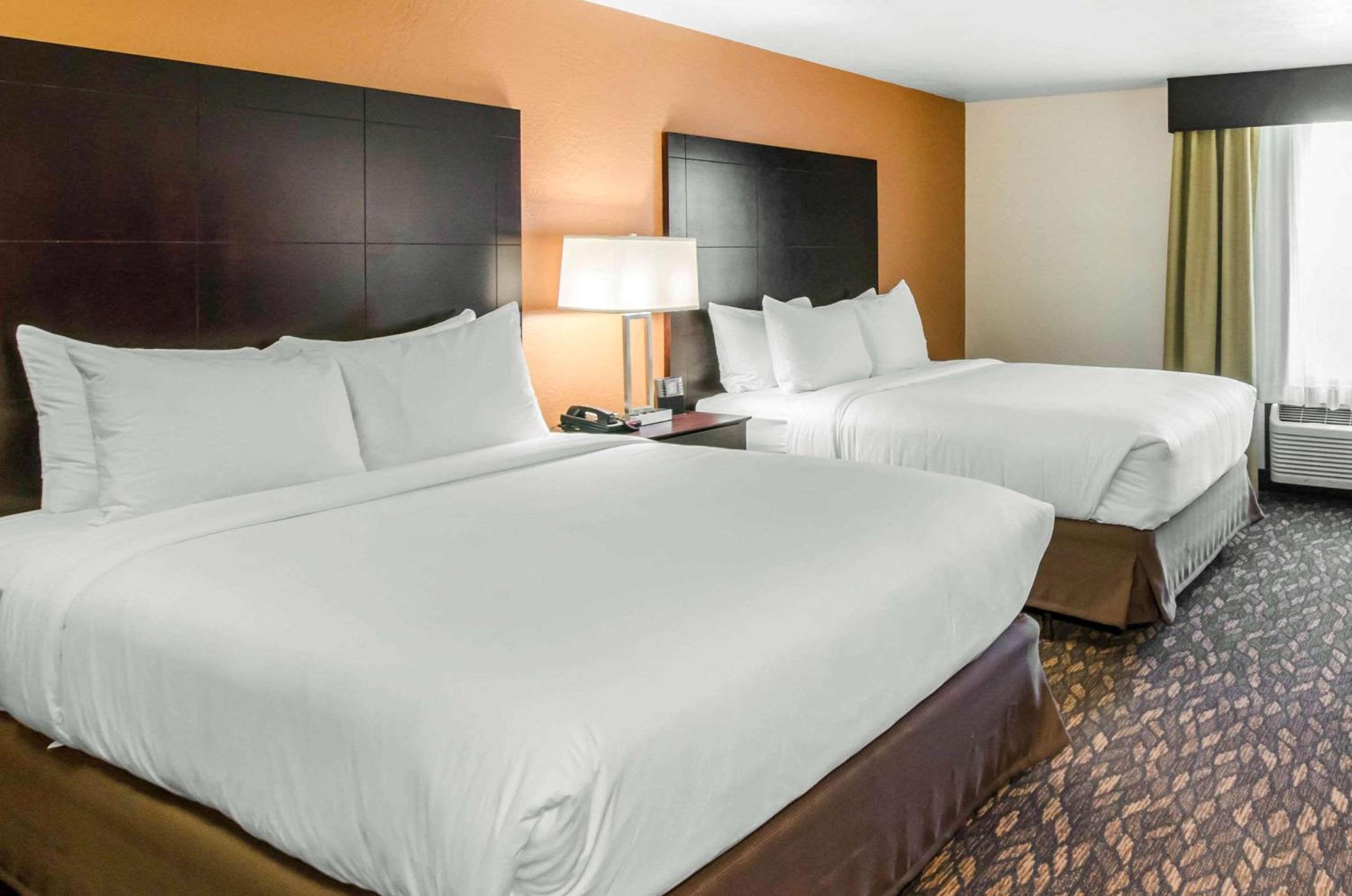 Ashland Vacations - Comfort Inn Suites Ashland - Property Image 21