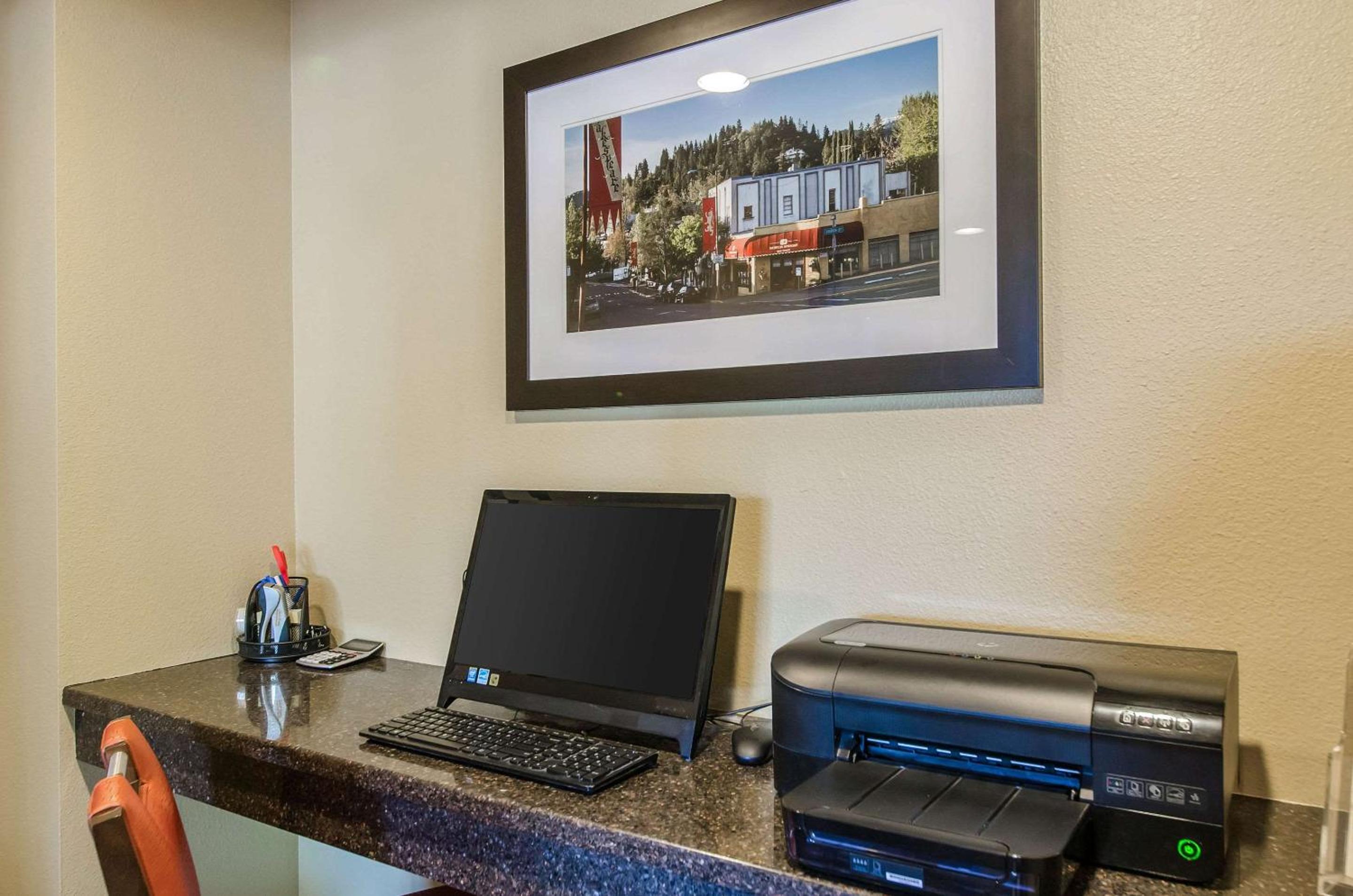 Ashland Vacations - Comfort Inn Suites Ashland - Property Image 23