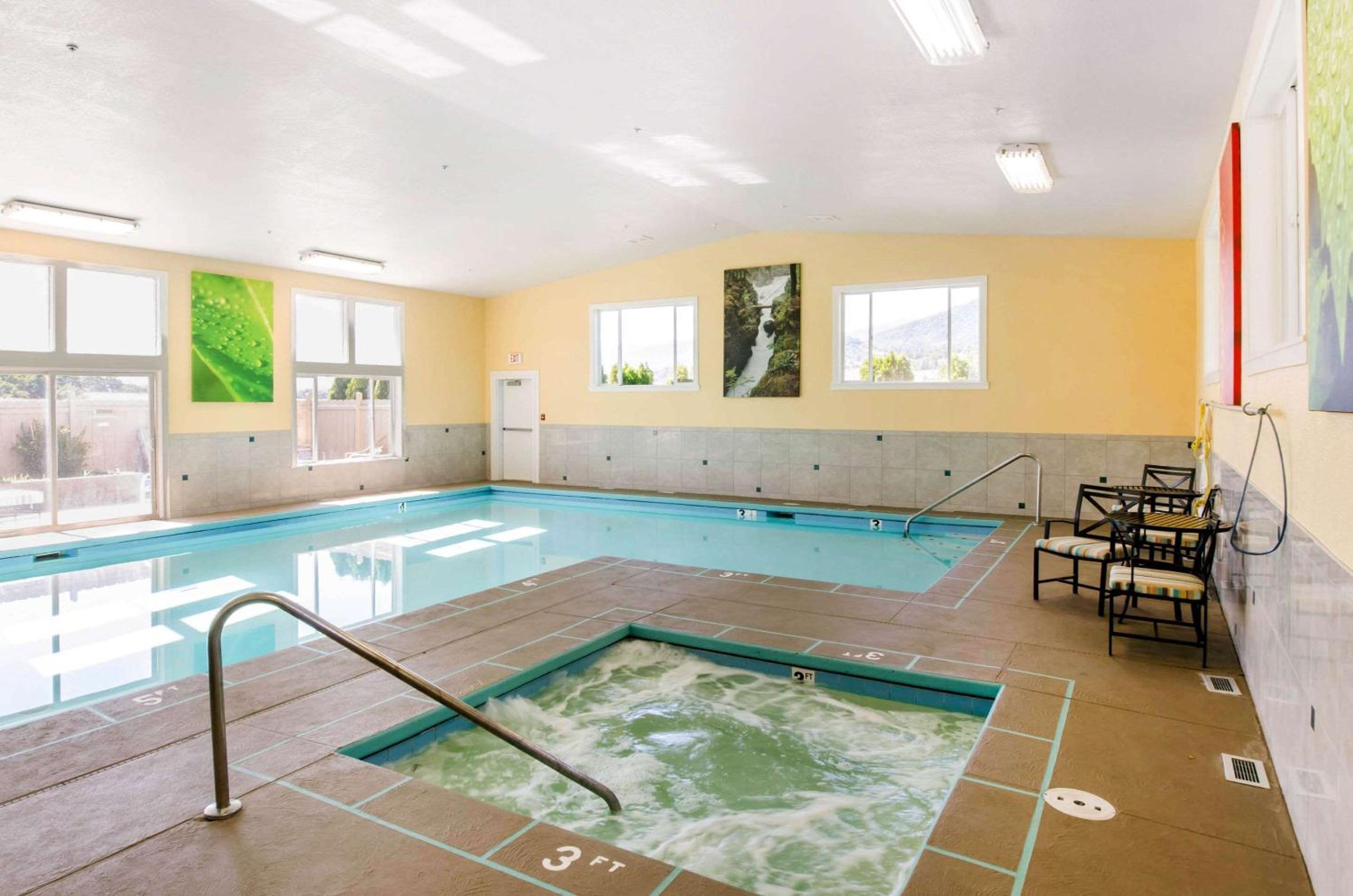 Ashland Vacations - Comfort Inn Suites Ashland - Property Image 27