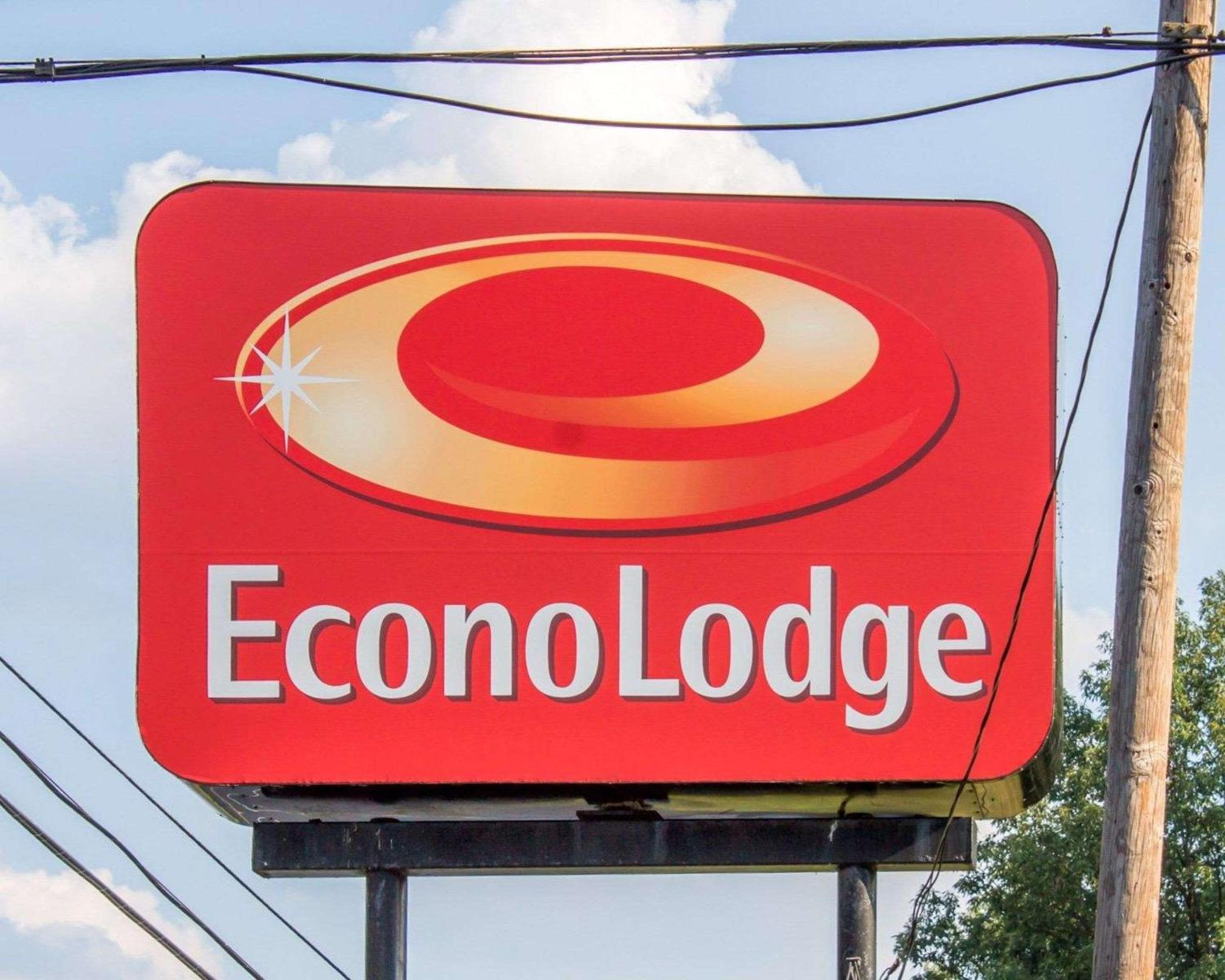 Econo Lodge Drums view 3