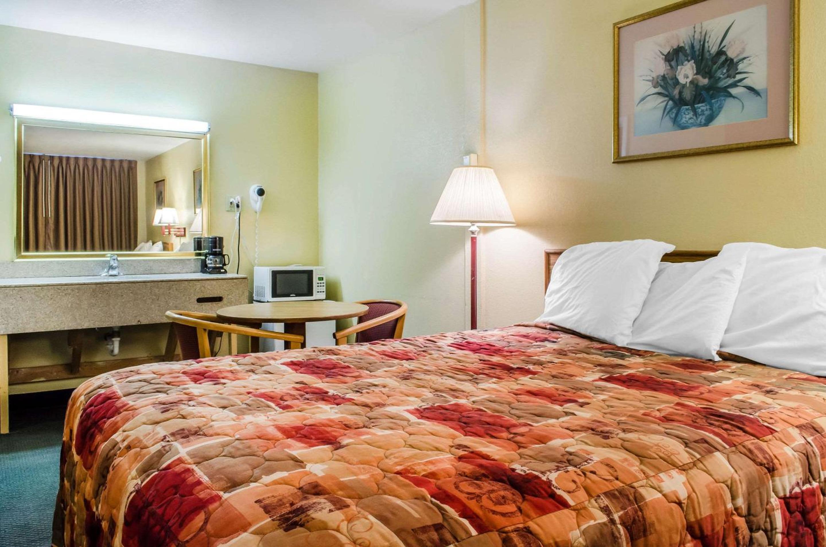 Lewisburg Vacations - Relax Inn - Property Image 5