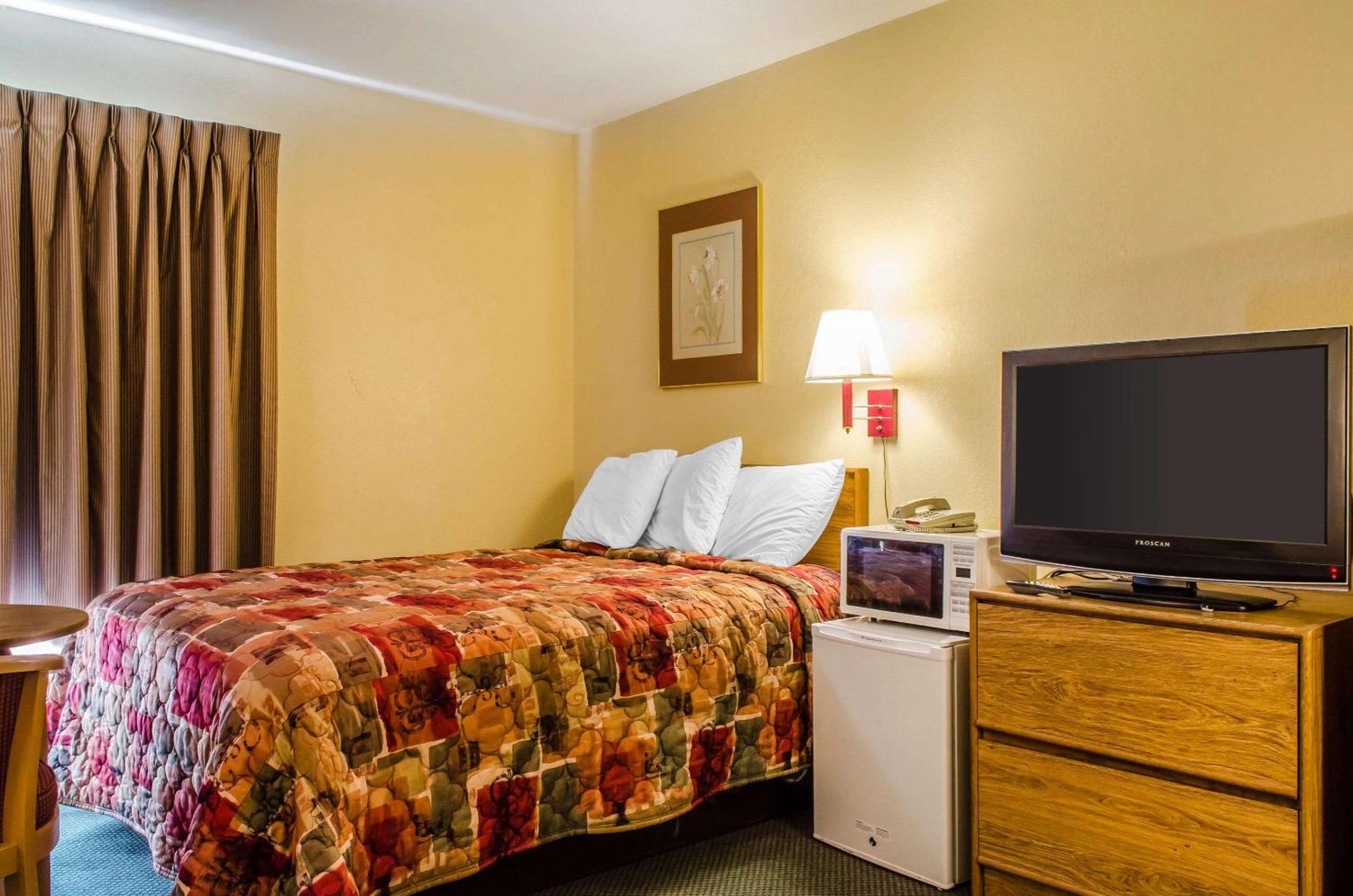 Lewisburg Vacations - Relax Inn - Property Image 2