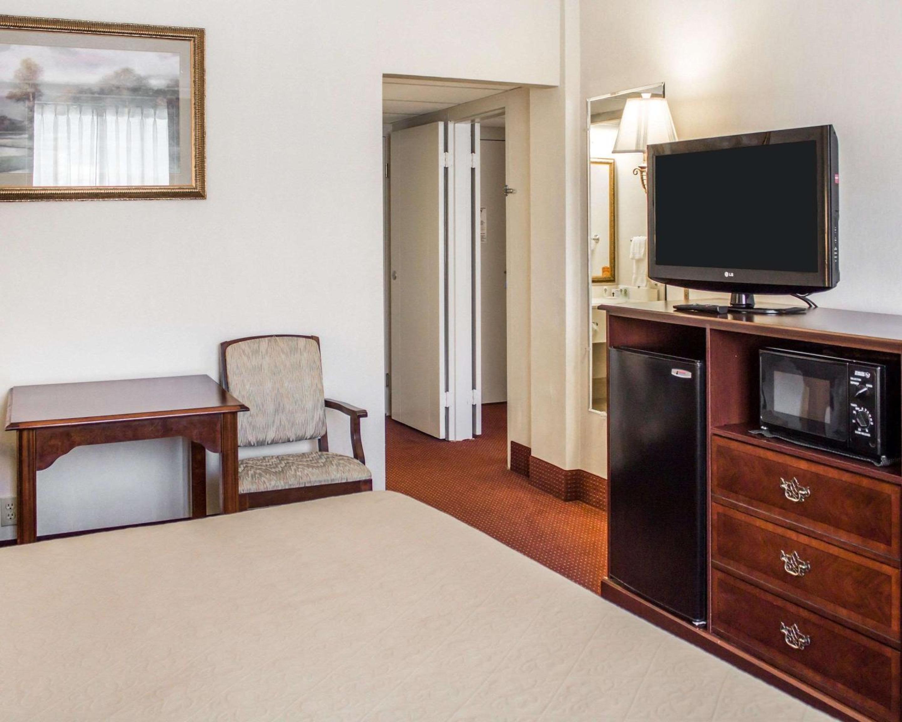 Franklin Vacations - Quality Inn  Conference Center - Property Image 8