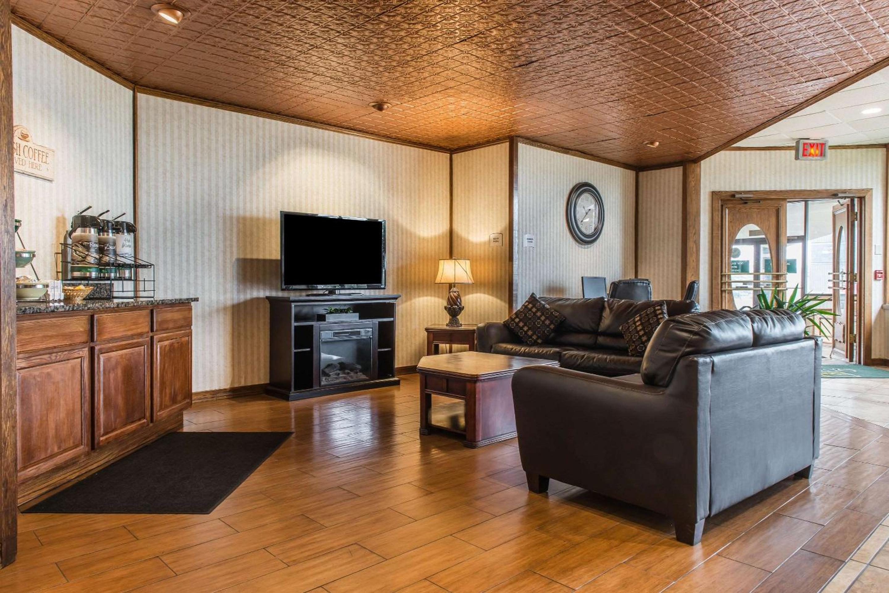 Quality Inn Hermitage South view 5