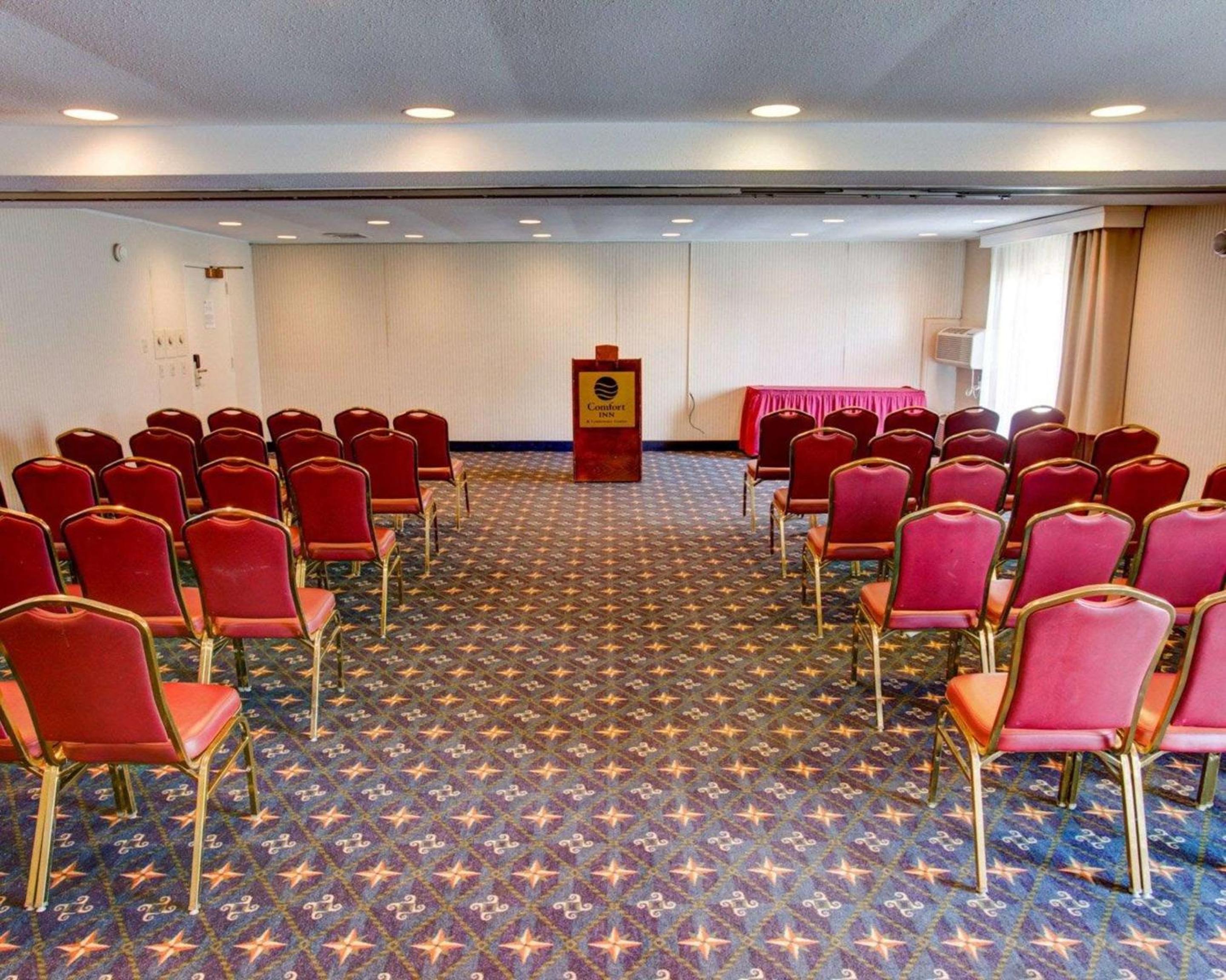 Pittsburgh Vacations - Comfort Inn Conference Center - Property Image 2