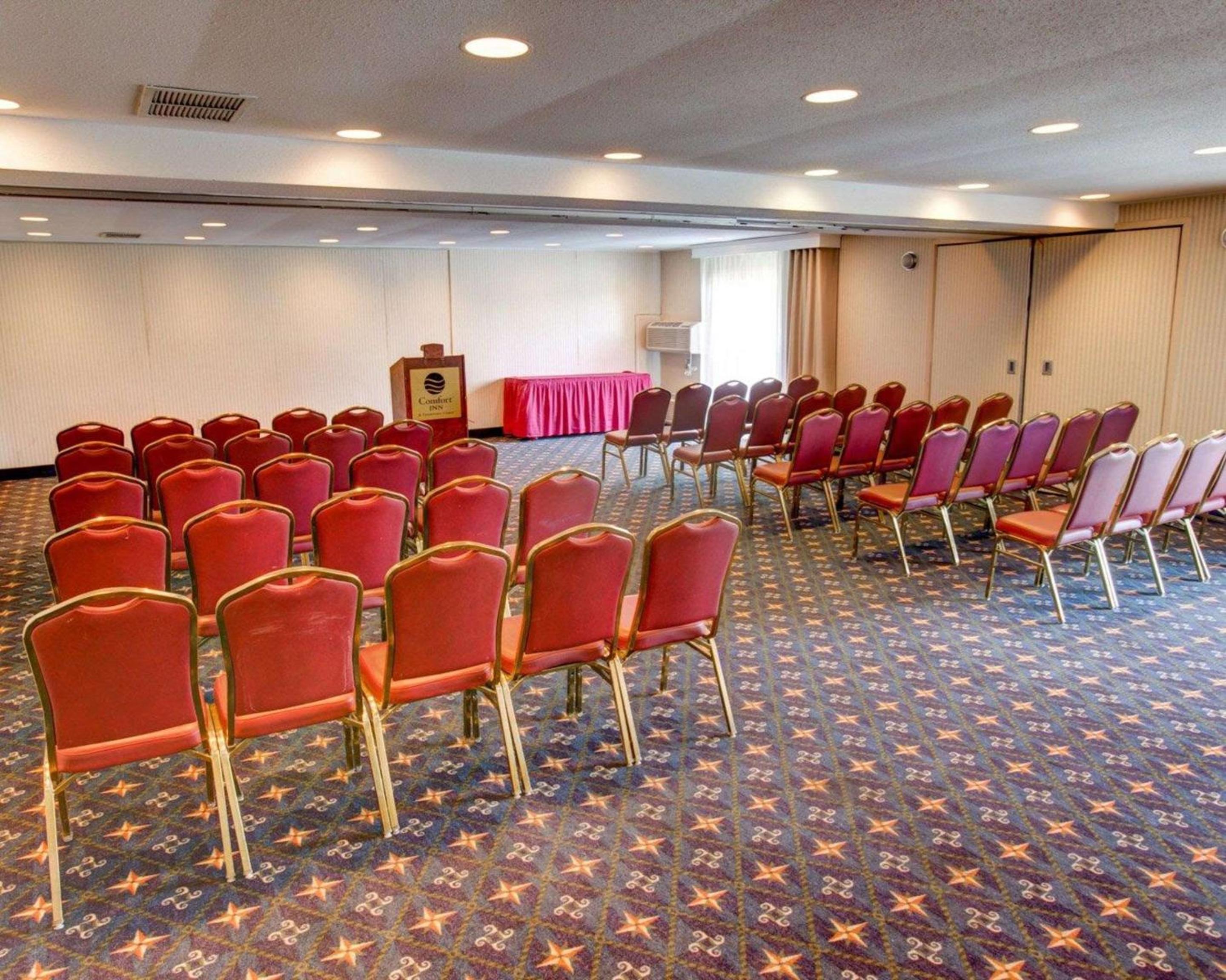 Pittsburgh Vacations - Comfort Inn Conference Center - Property Image 4