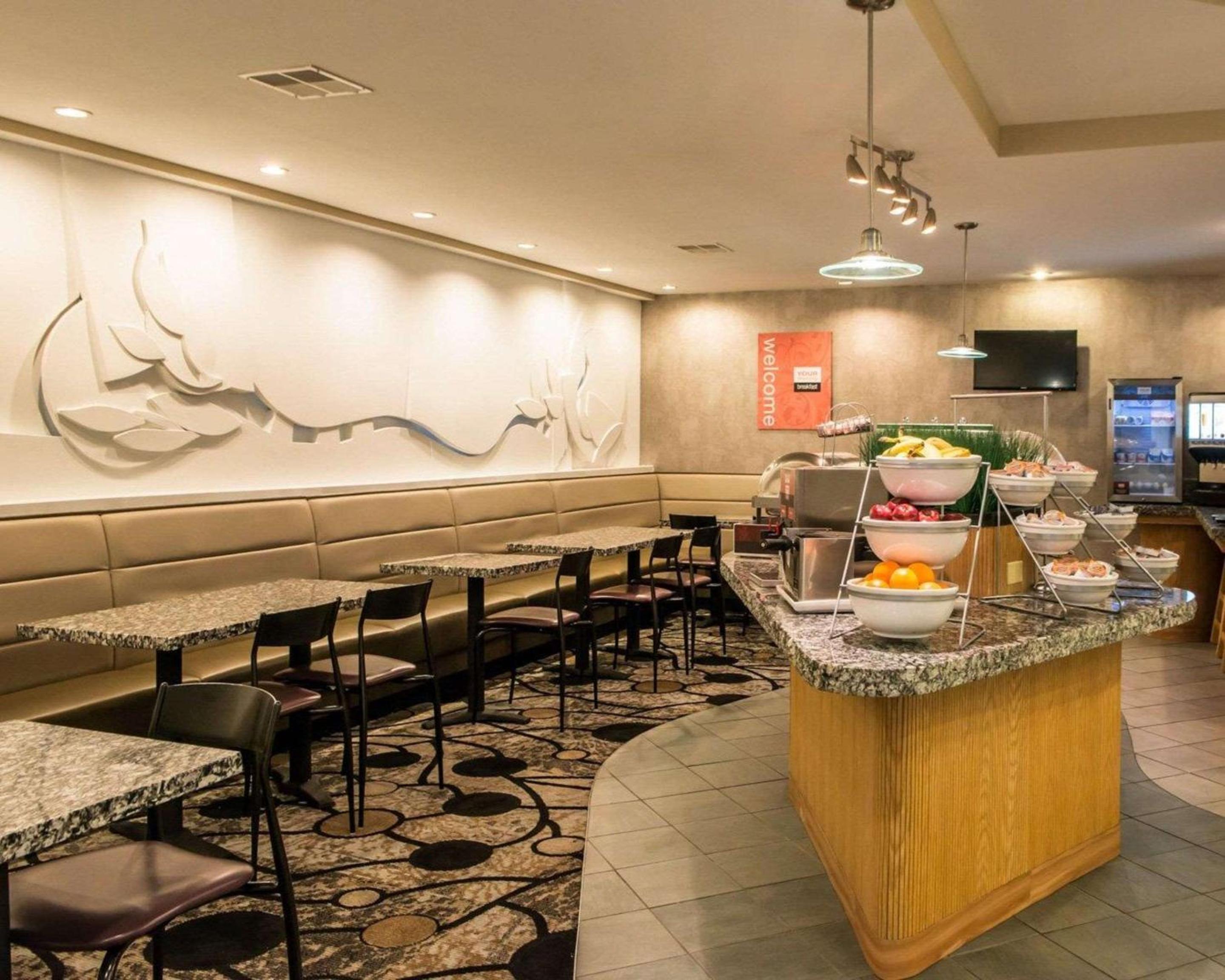 Comfort Suites - Property Image 16