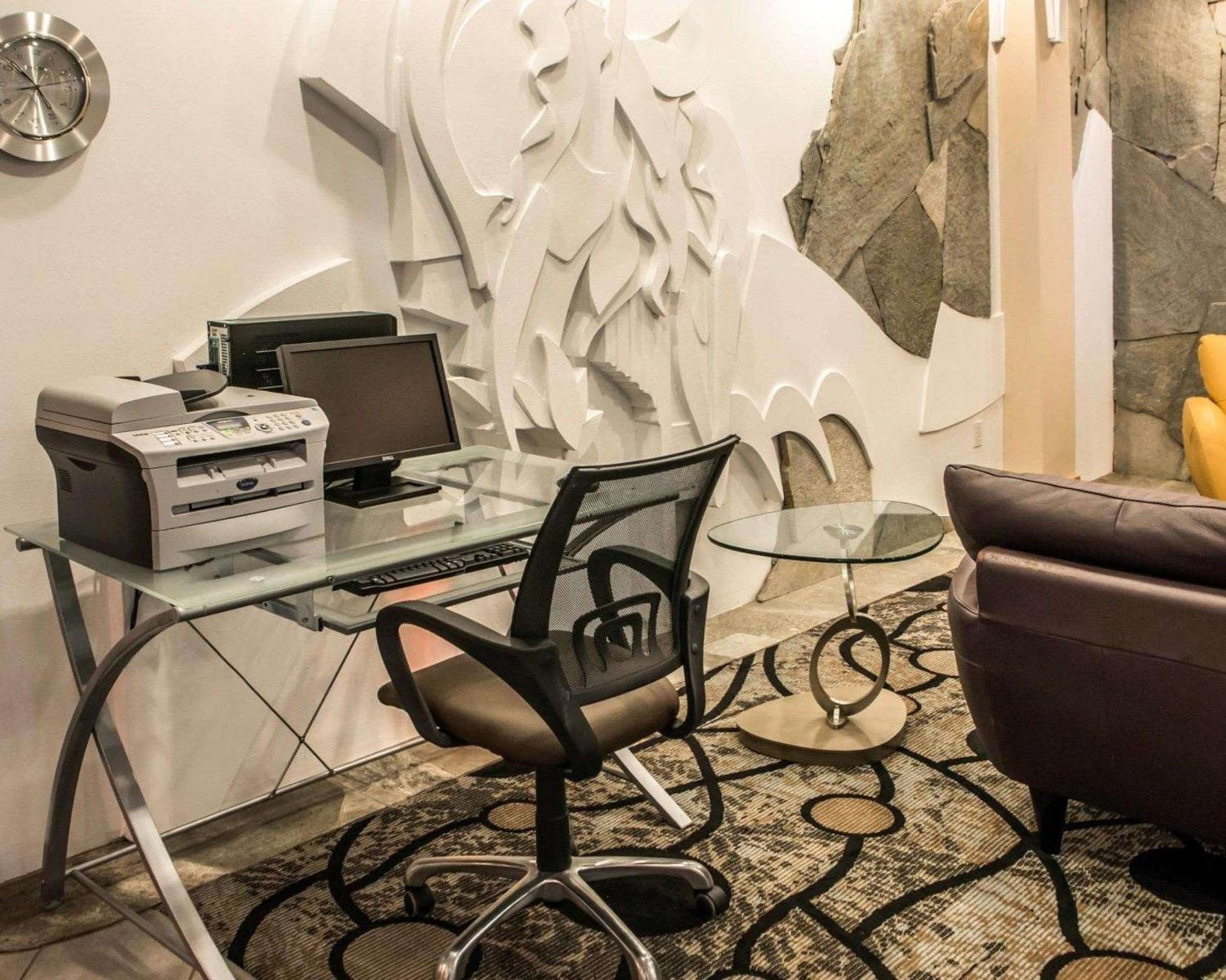 Comfort Suites - Property Image 7