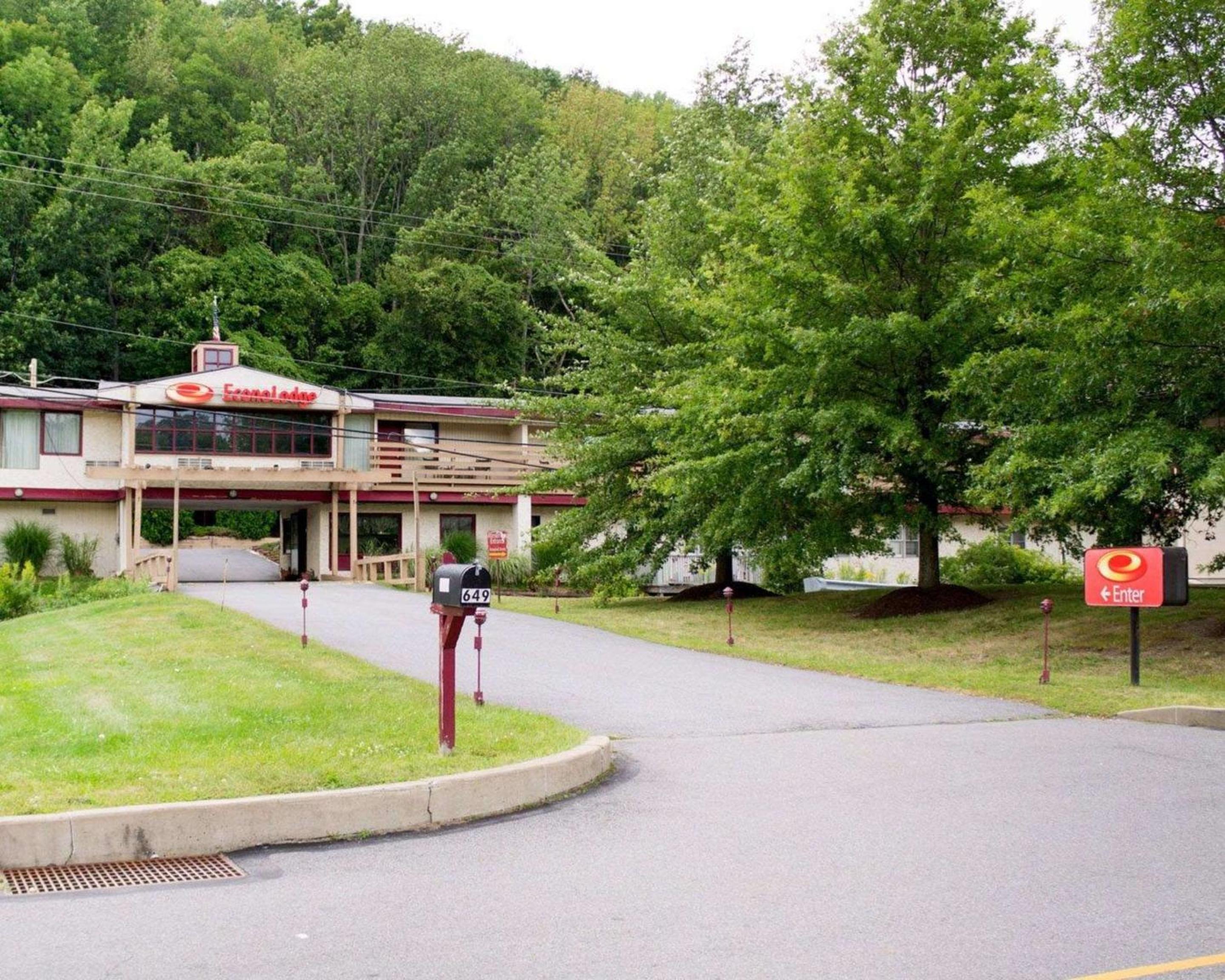 Econo Lodge Clarks Summit - Scranton view 5