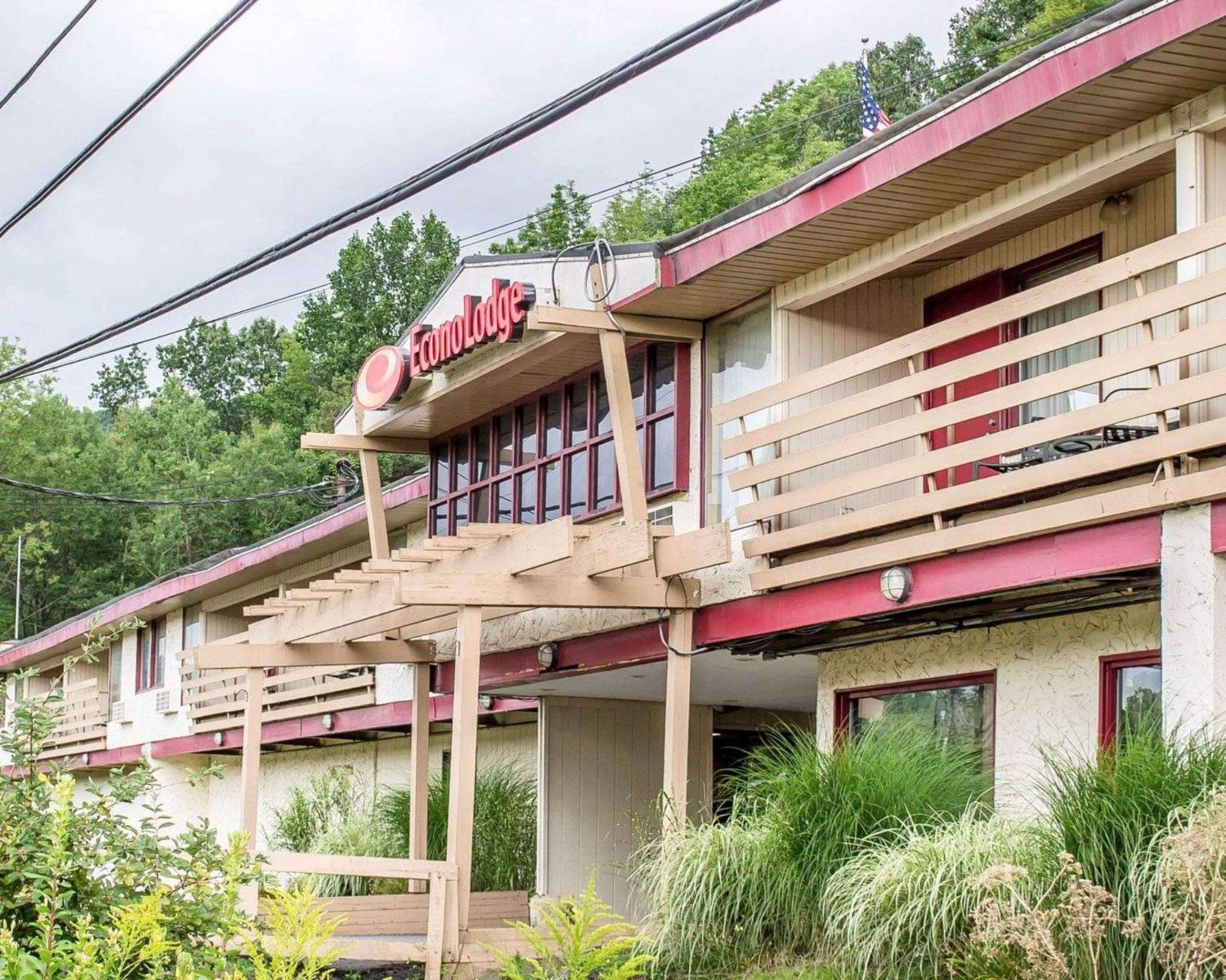 Econo Lodge Clarks Summit - Scranton view 4