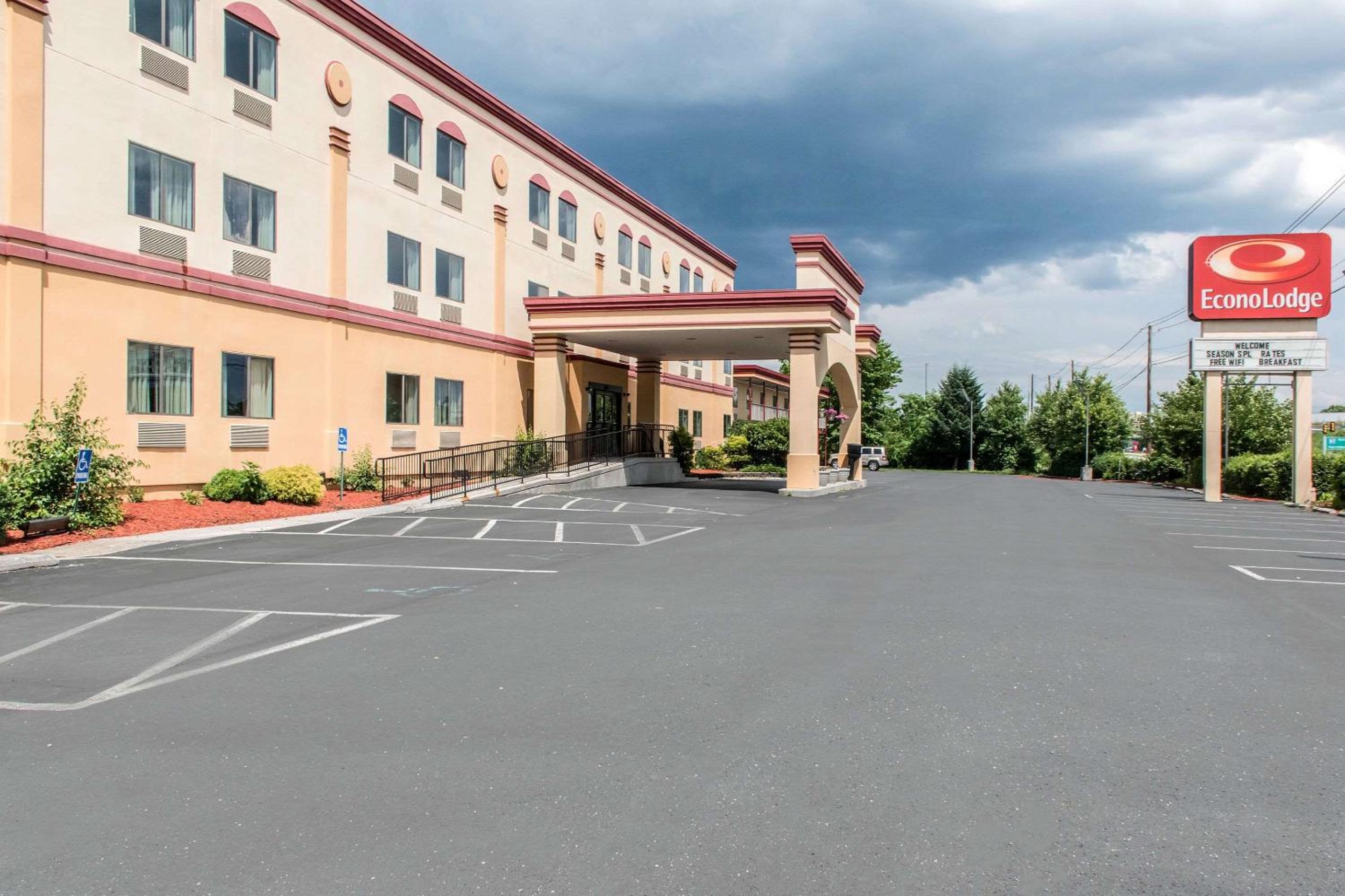 Econo Lodge Carlisle view 3
