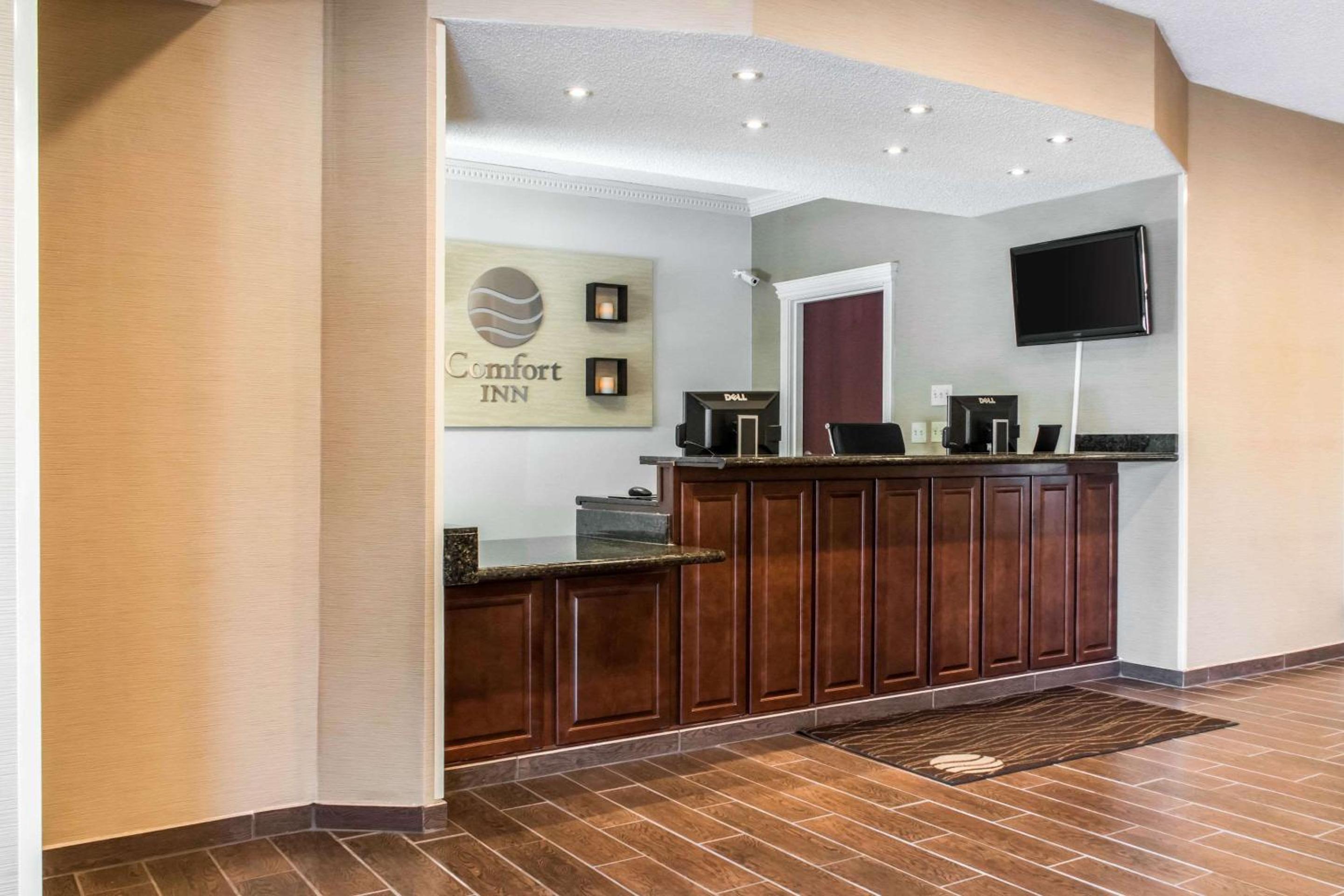 Comfort Inn Lancaster County view 3