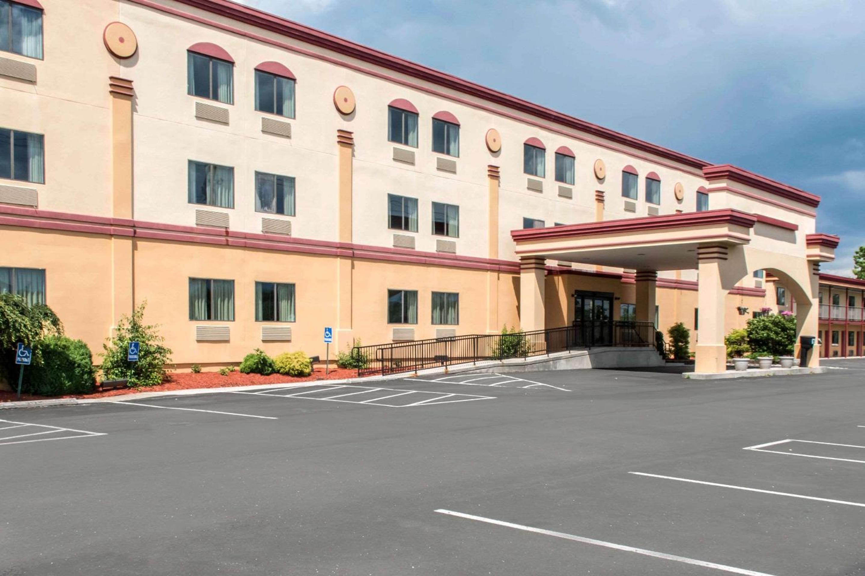 Econo Lodge Carlisle view 2