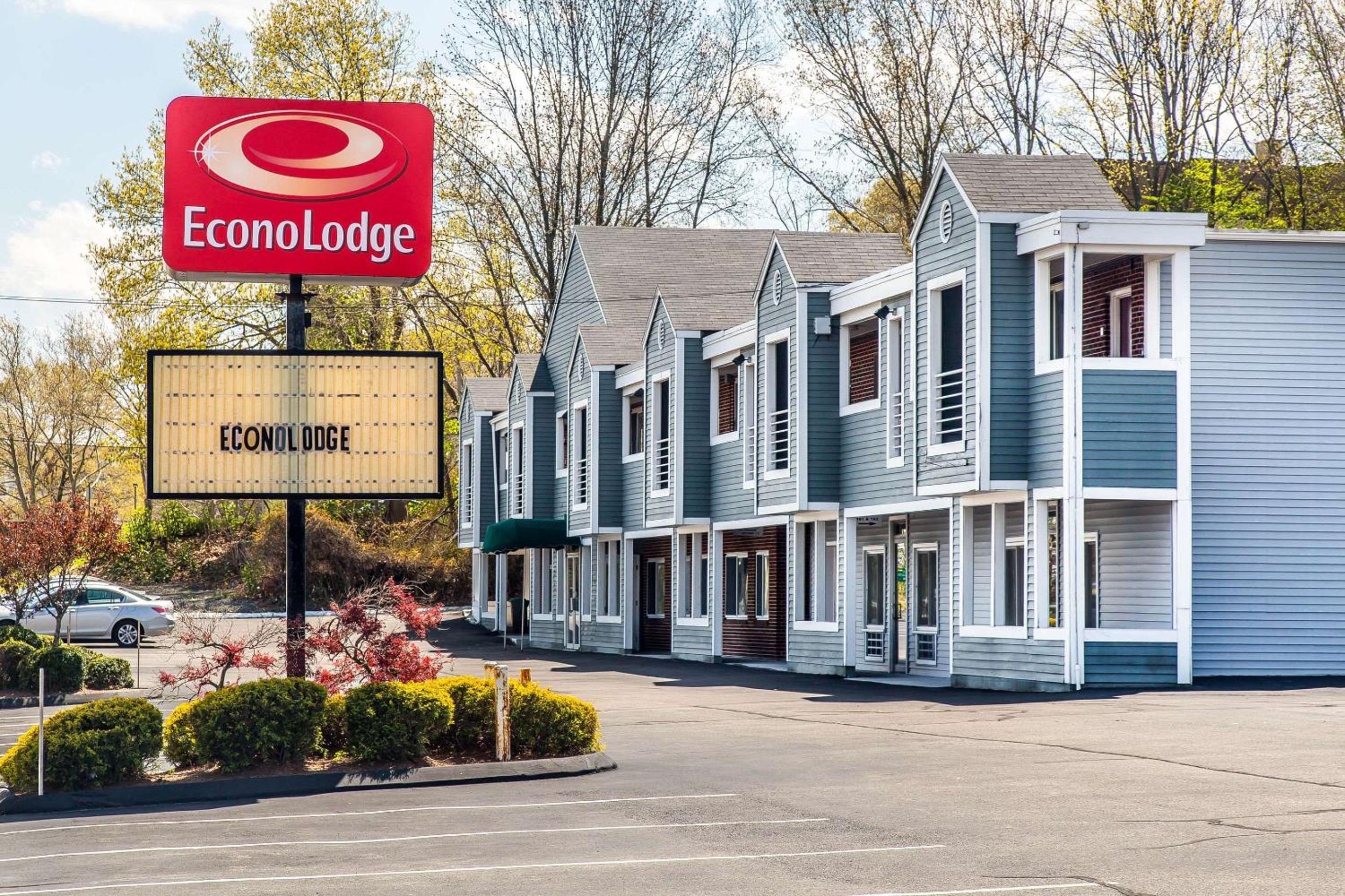Econo Lodge Cranston - Providence view 2