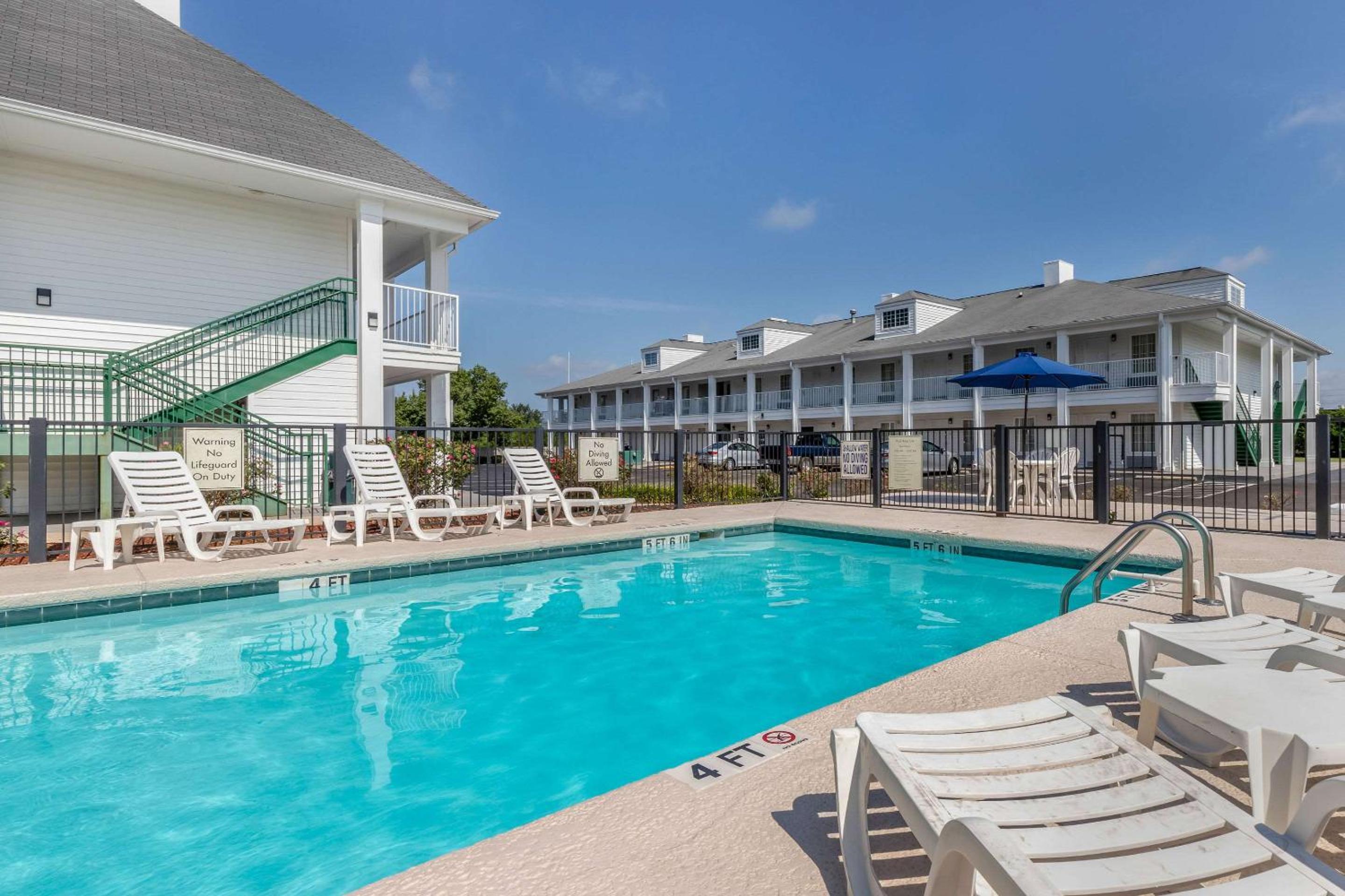 Quality Inn Cheraw view 3