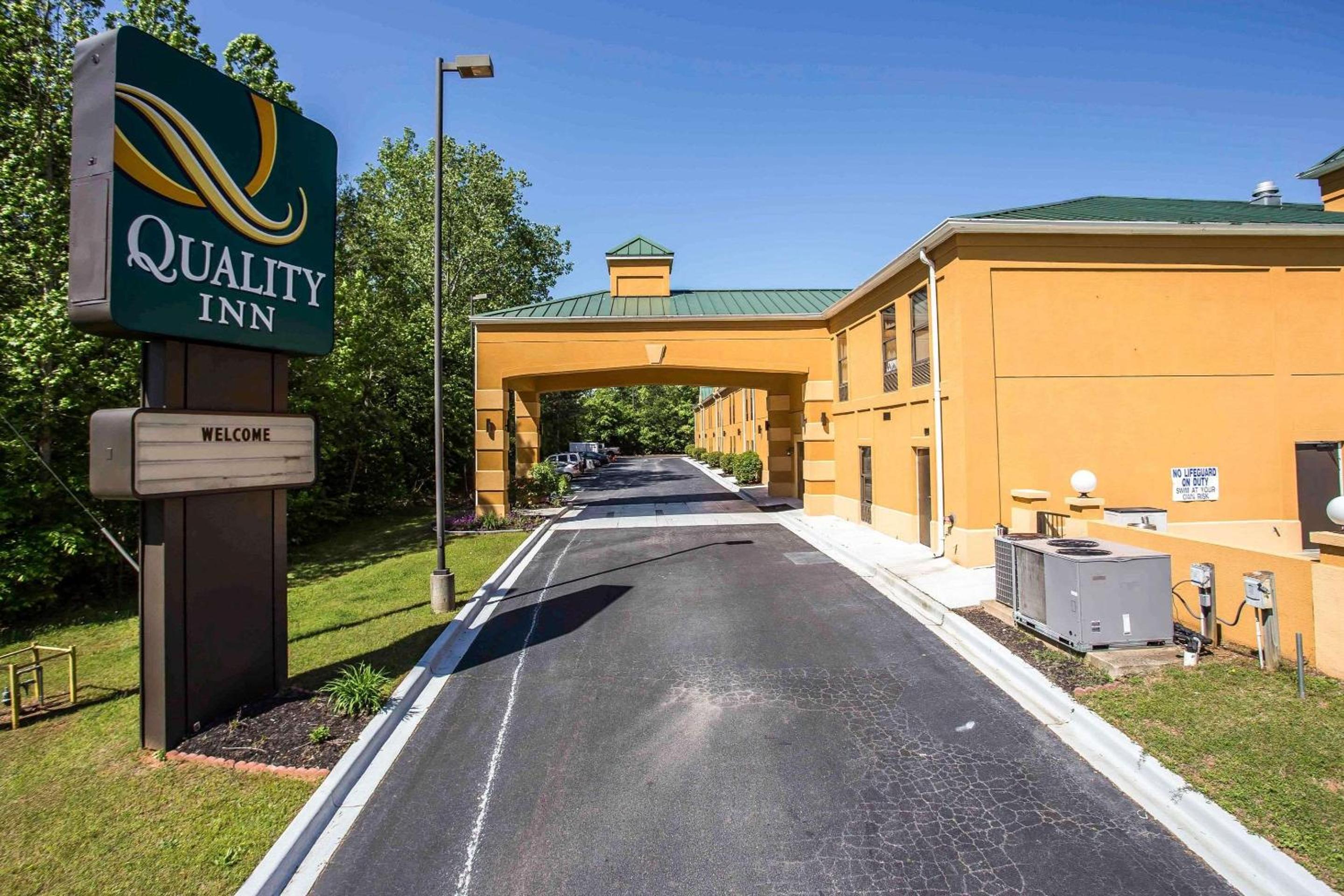 Quality Inn Union US Hwy 176 view 5