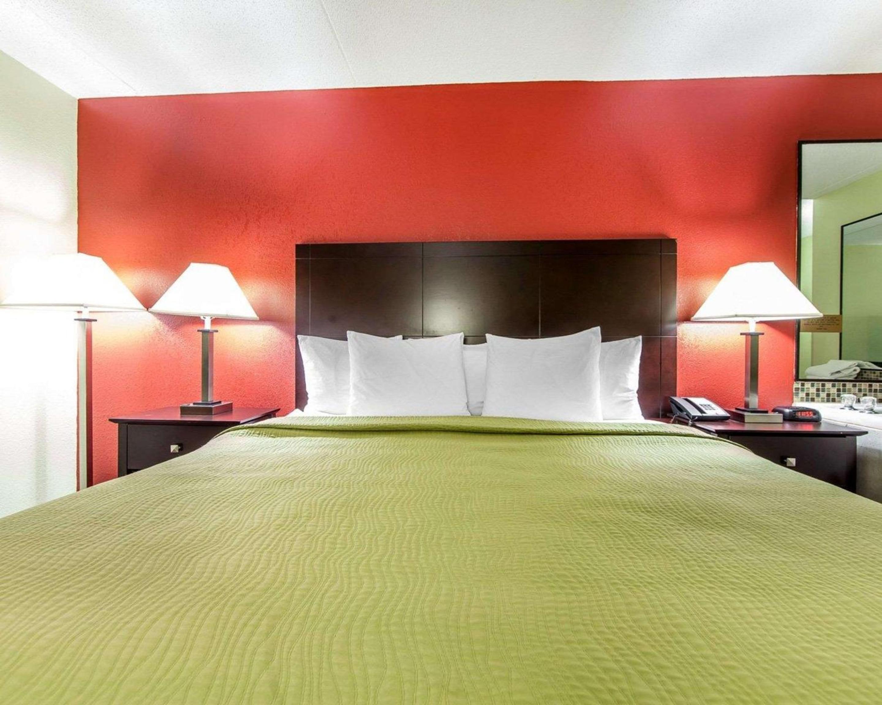 Sweetwater Vacations - Quality Inn West - Property Image 3