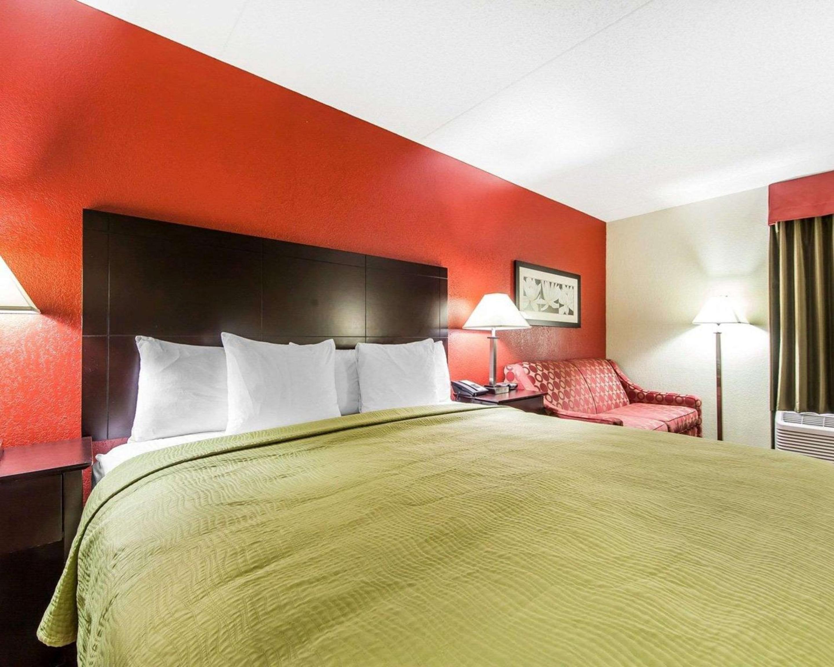 Sweetwater Vacations - Quality Inn West - Property Image 4