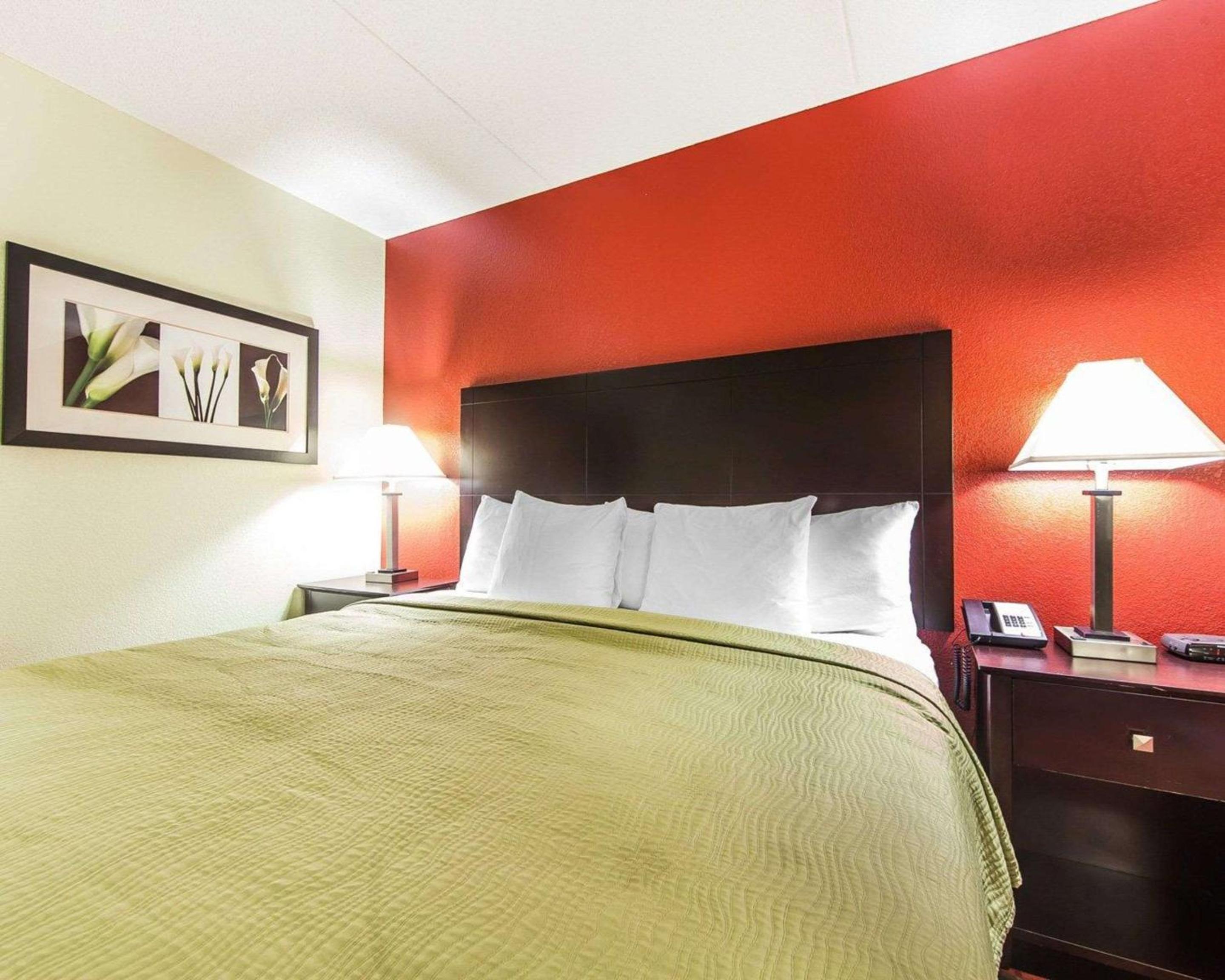 Sweetwater Vacations - Quality Inn West - Property Image 27