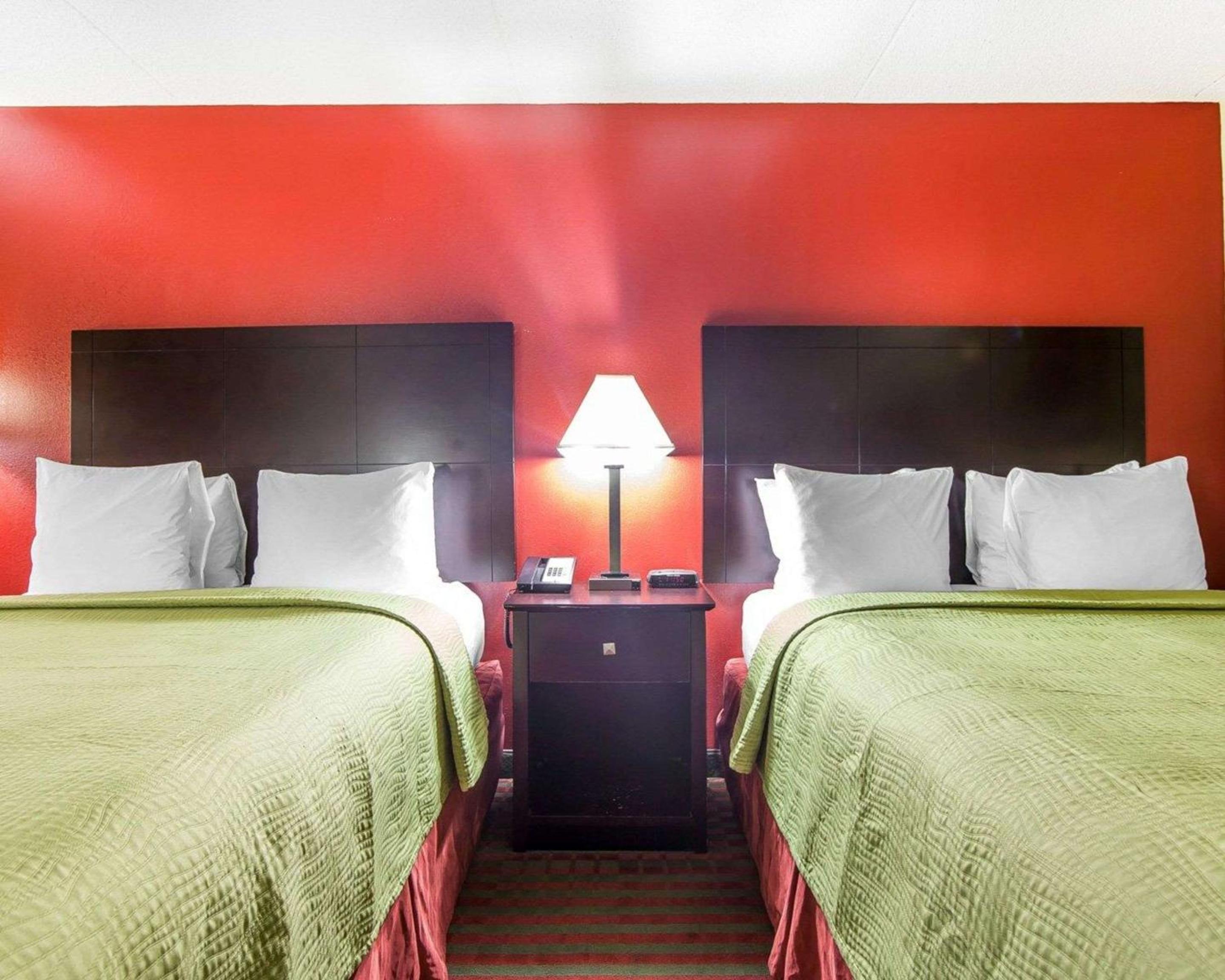 Sweetwater Vacations - Quality Inn West - Property Image 16