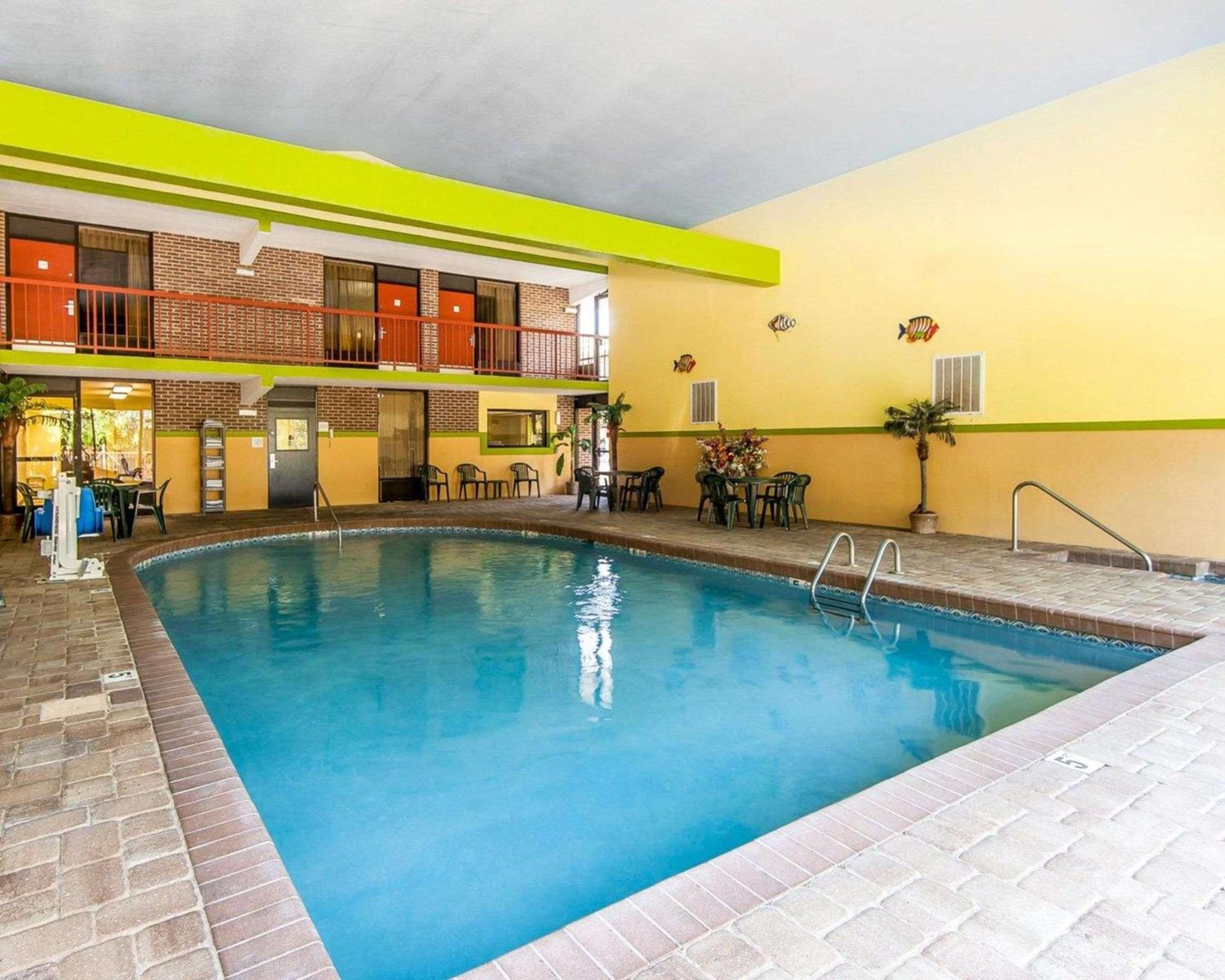 Sweetwater Vacations - Quality Inn West - Property Image 13